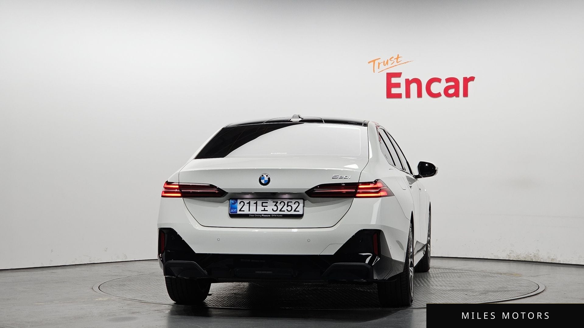 BMW 5 Series (G60) 2025 — миниатюра 5