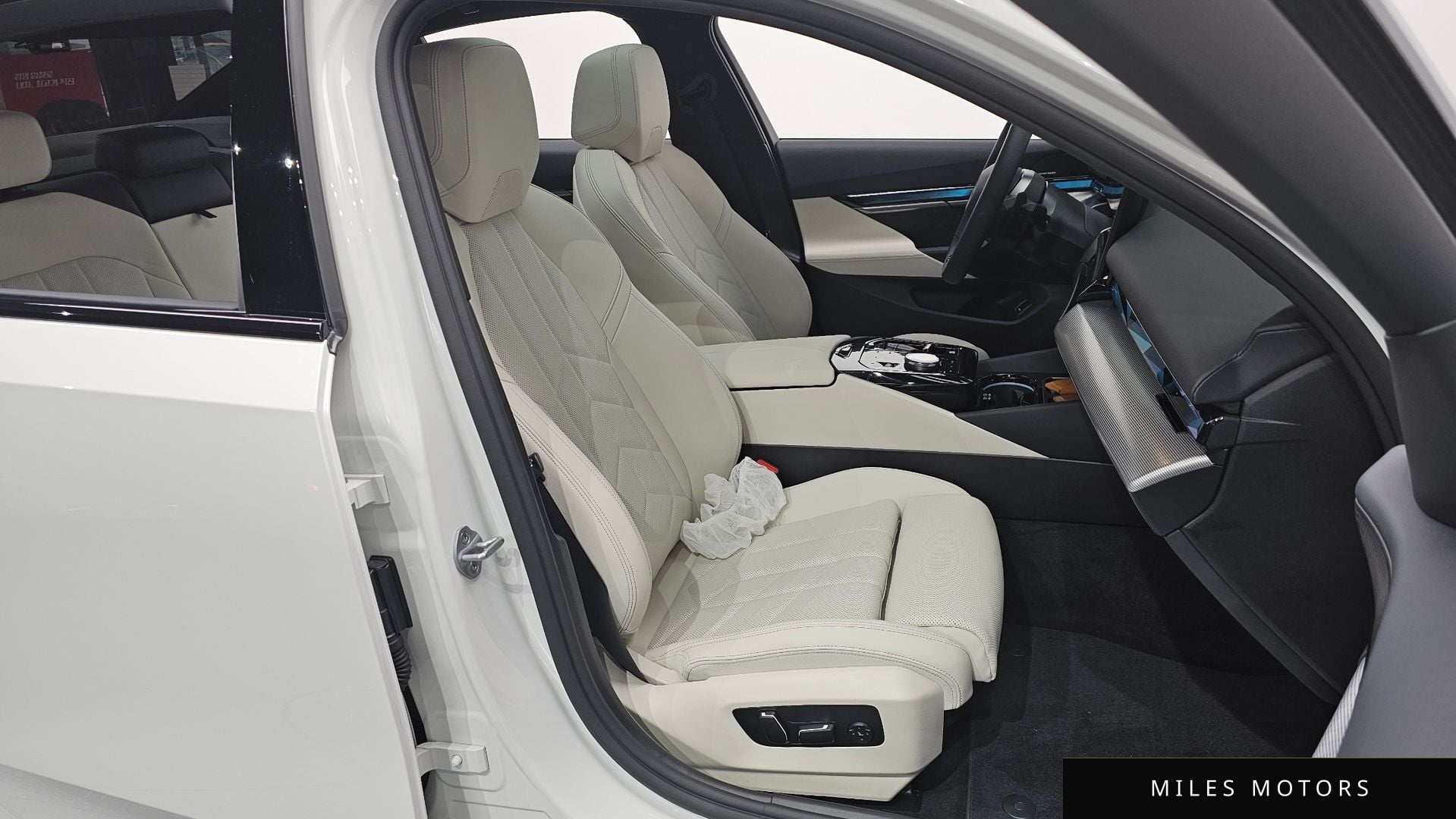 BMW 5 Series (G60) 2025 — миниатюра 10