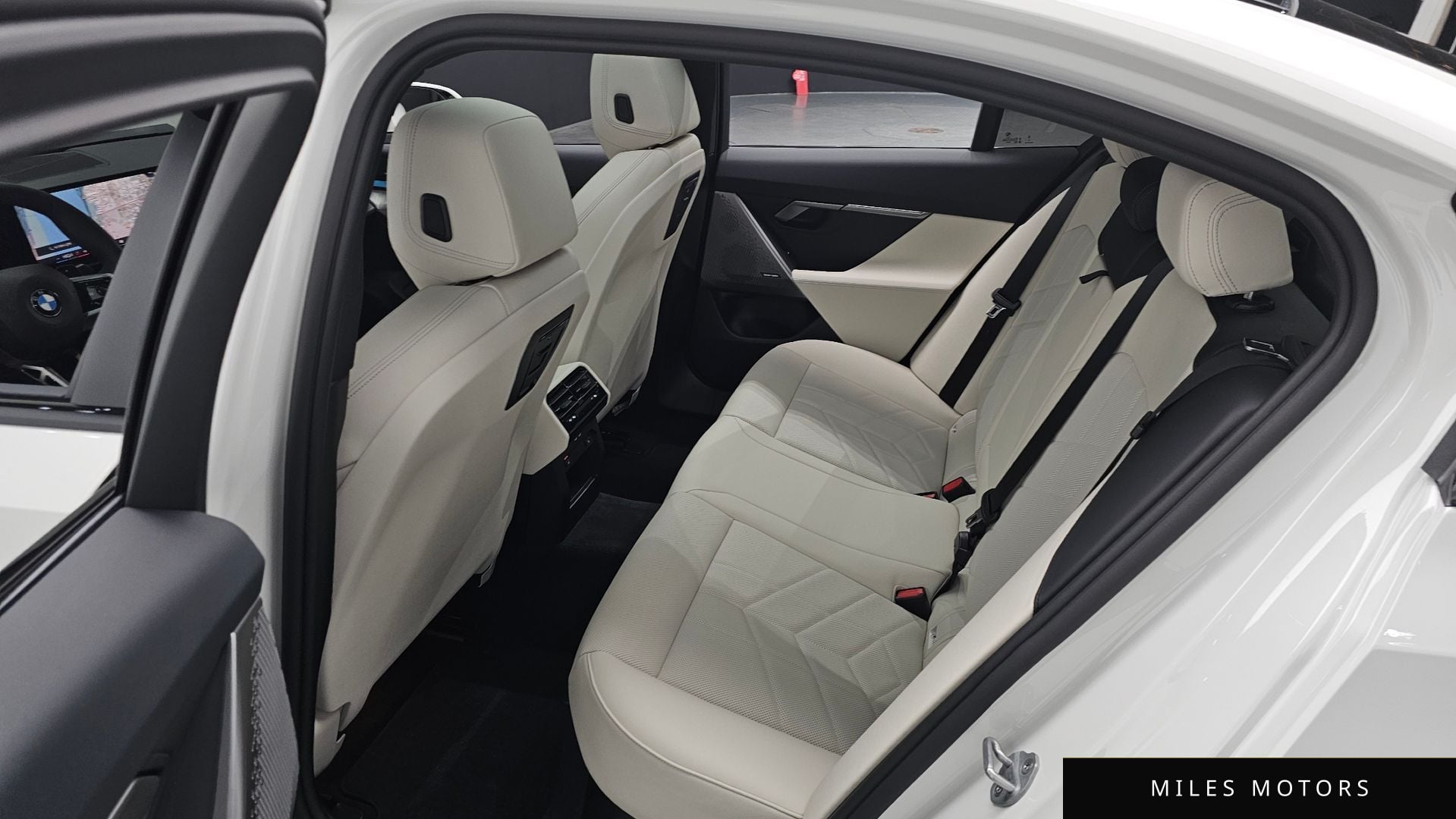 BMW 5 Series (G60) 2025 — миниатюра 12