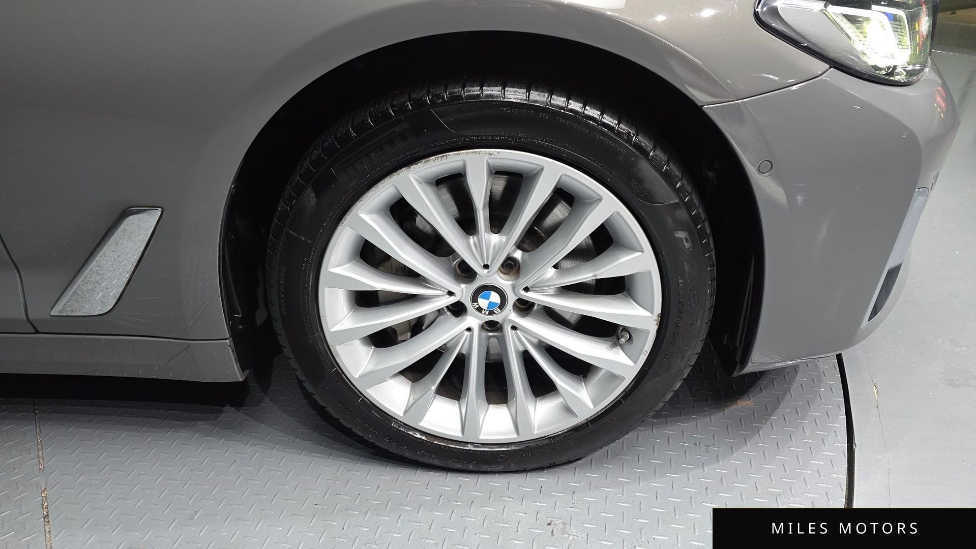 BMW 5 Series (G30) 2022 — миниатюра 5