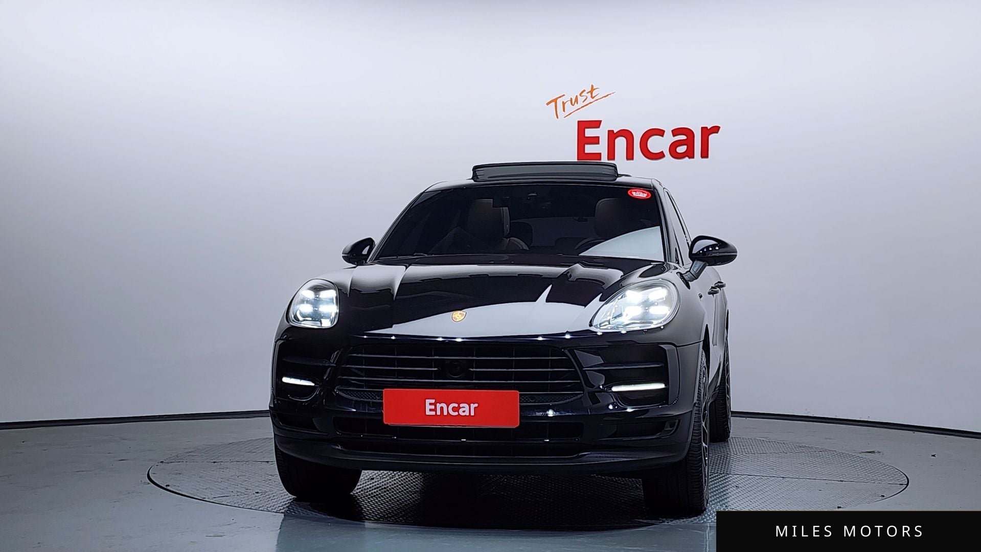 Porsche Macan 2021 — миниатюра 3
