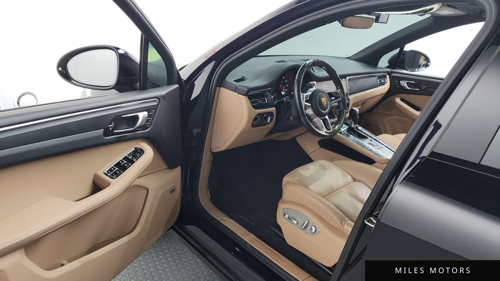 Porsche Macan 2021 — миниатюра 10