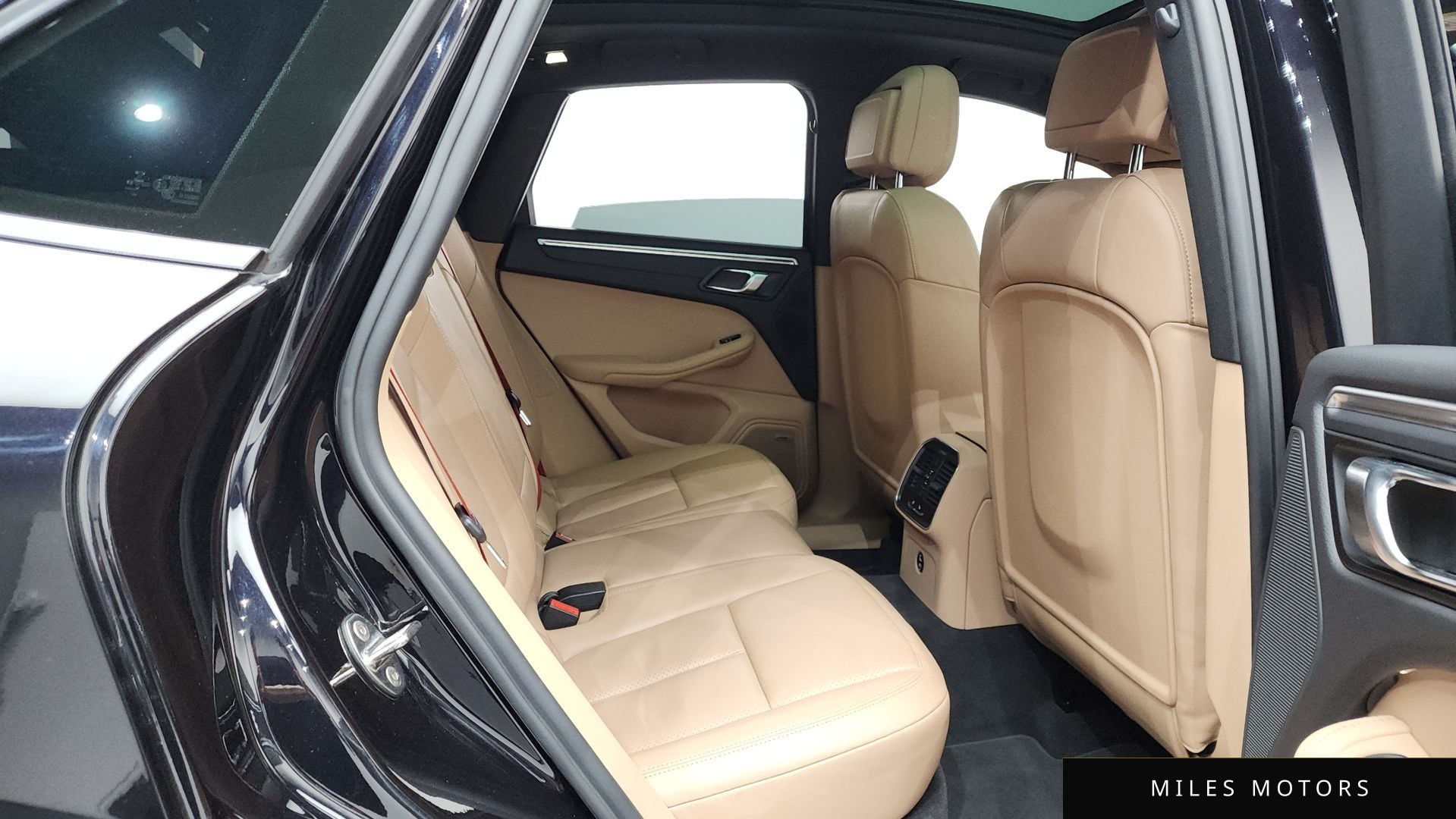 Porsche Macan 2021 — миниатюра 12