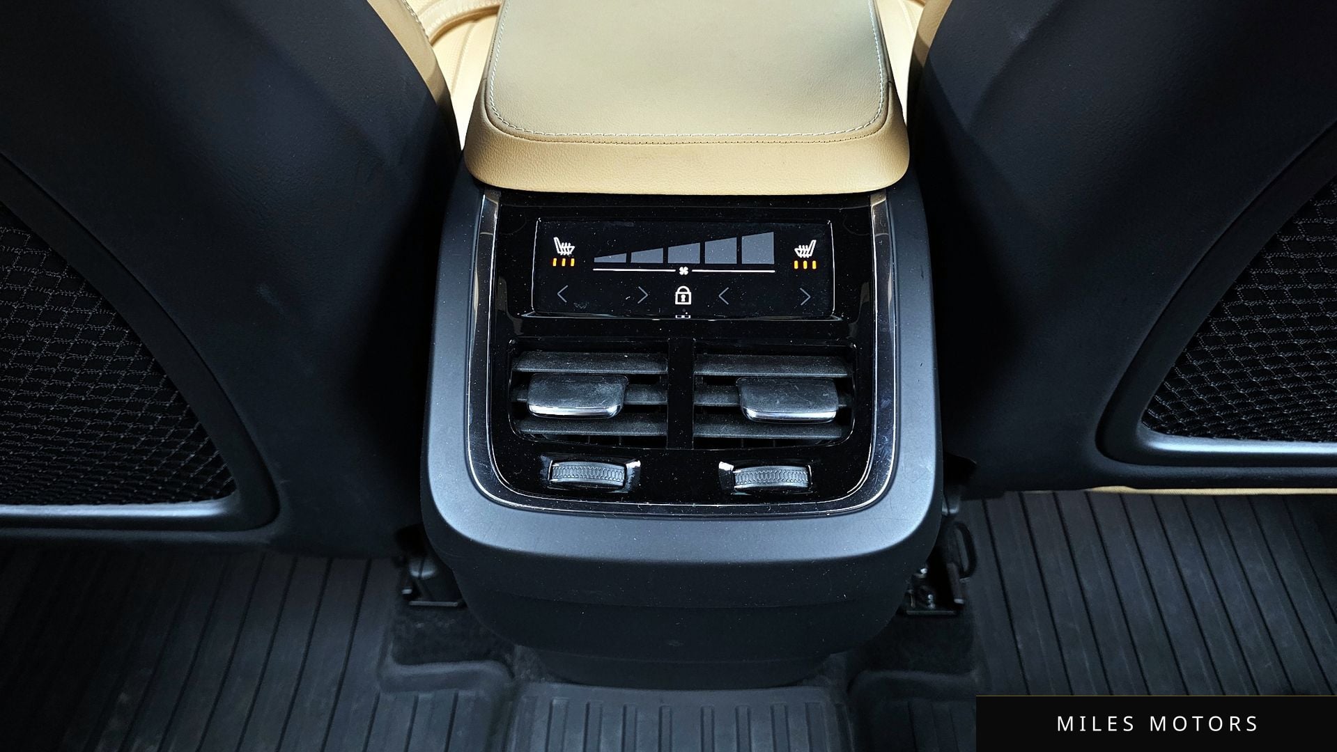 Volvo XC90 2022 — миниатюра 18
