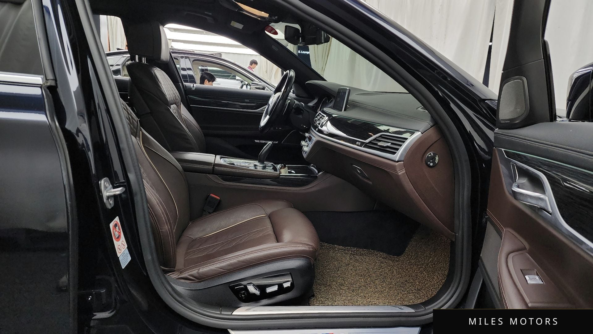 BMW 7 Series (G11) 2017 — миниатюра 11