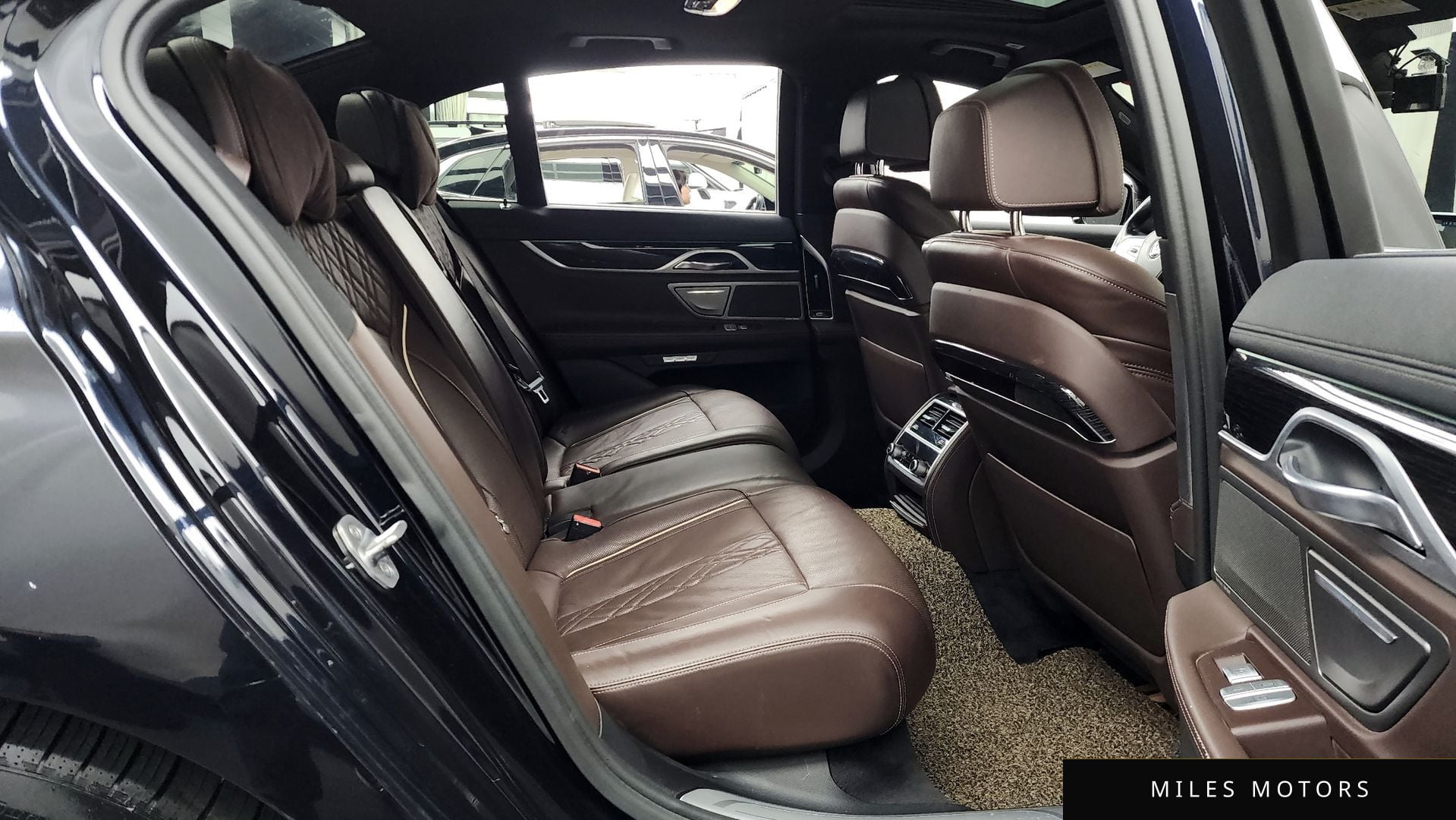 BMW 7 Series (G11) 2017 — миниатюра 12