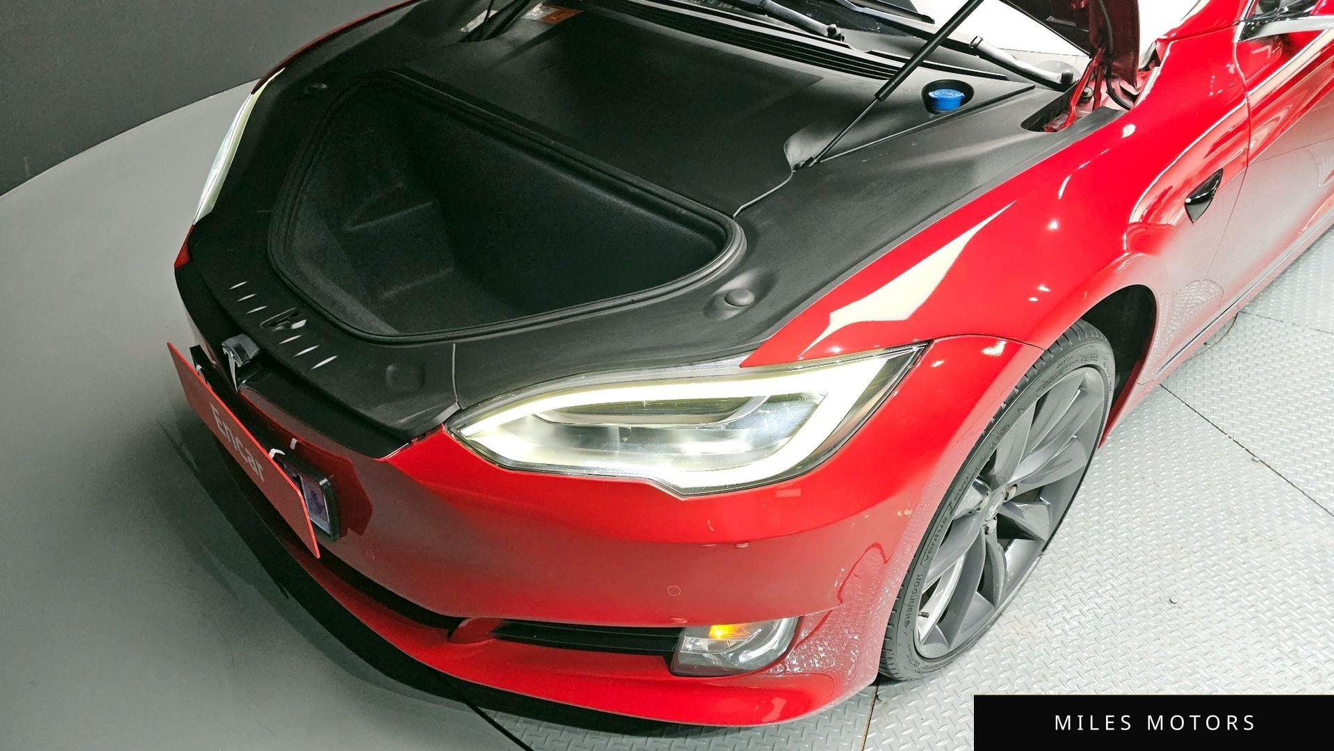 Tesla Model S 2017 — миниатюра 6