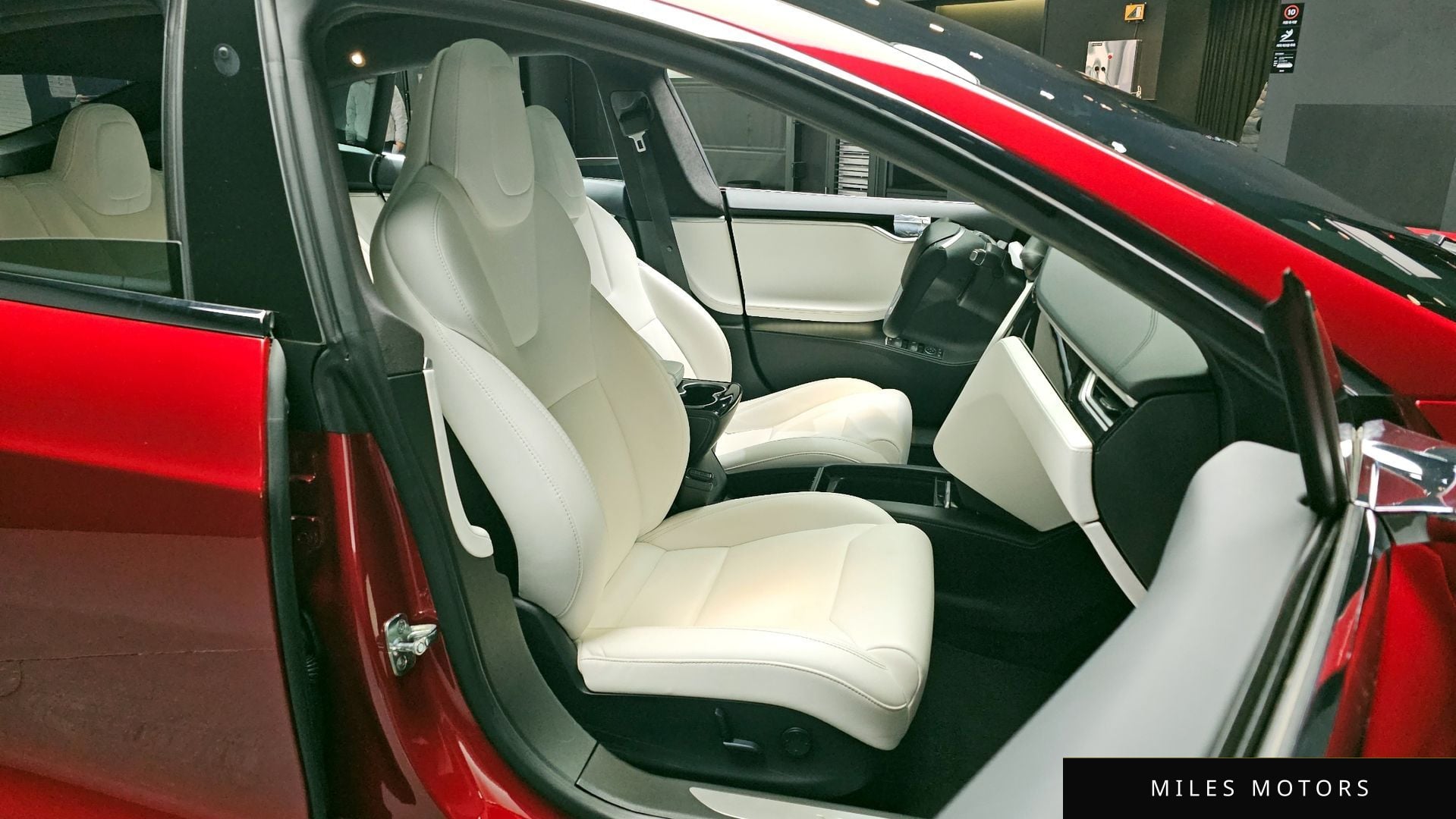 Tesla Model S 2017 — миниатюра 12