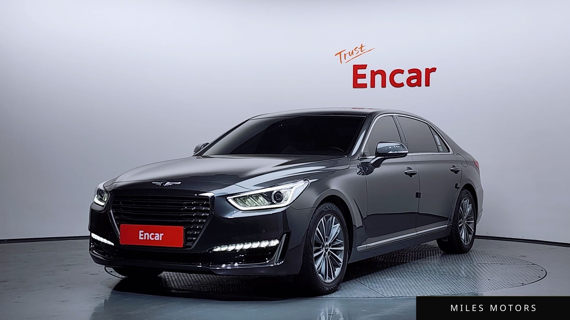 Genesis EQ900 2018 — фото 1 из 12