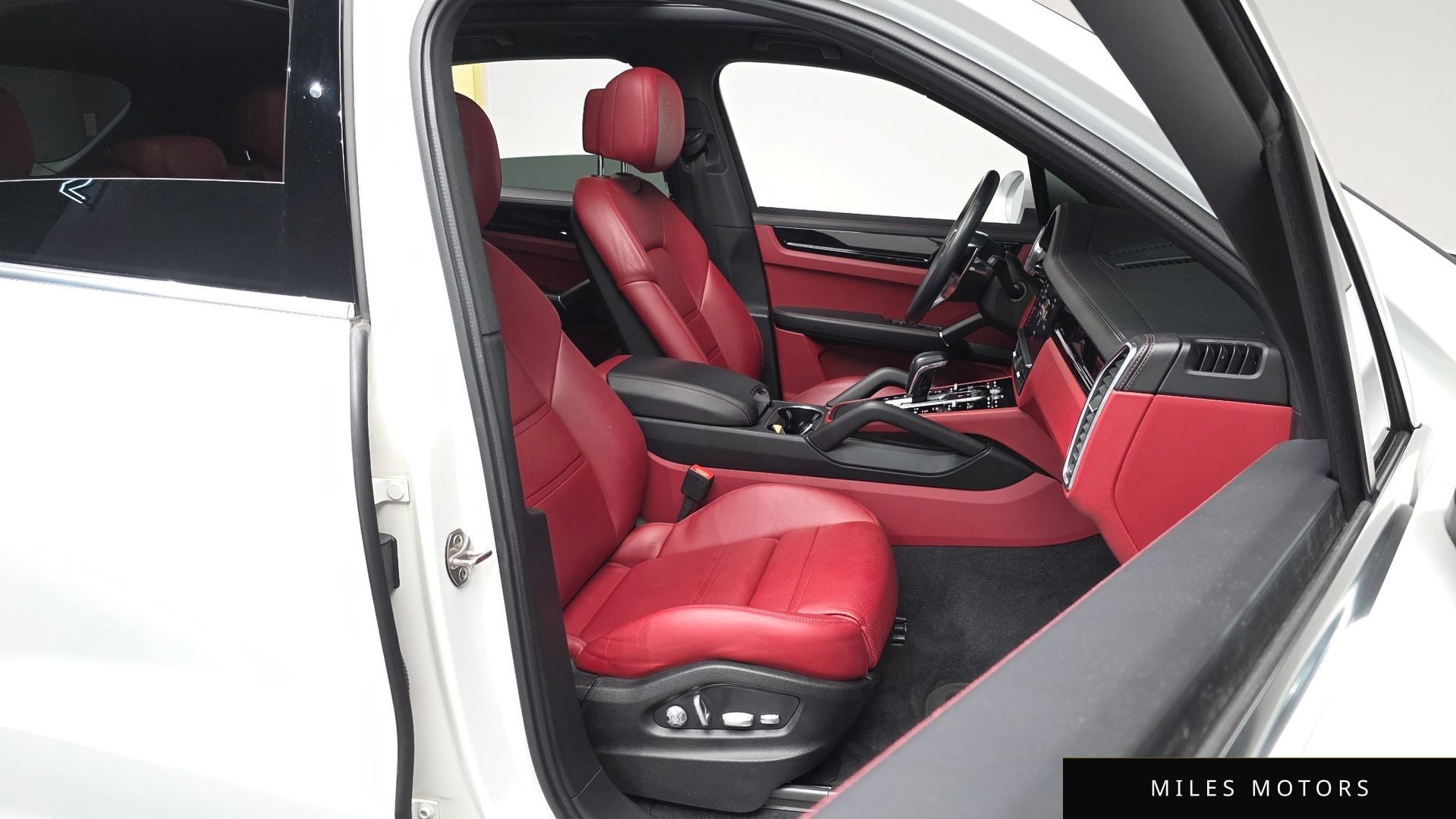 Porsche Cayenne 2021 — миниатюра 9