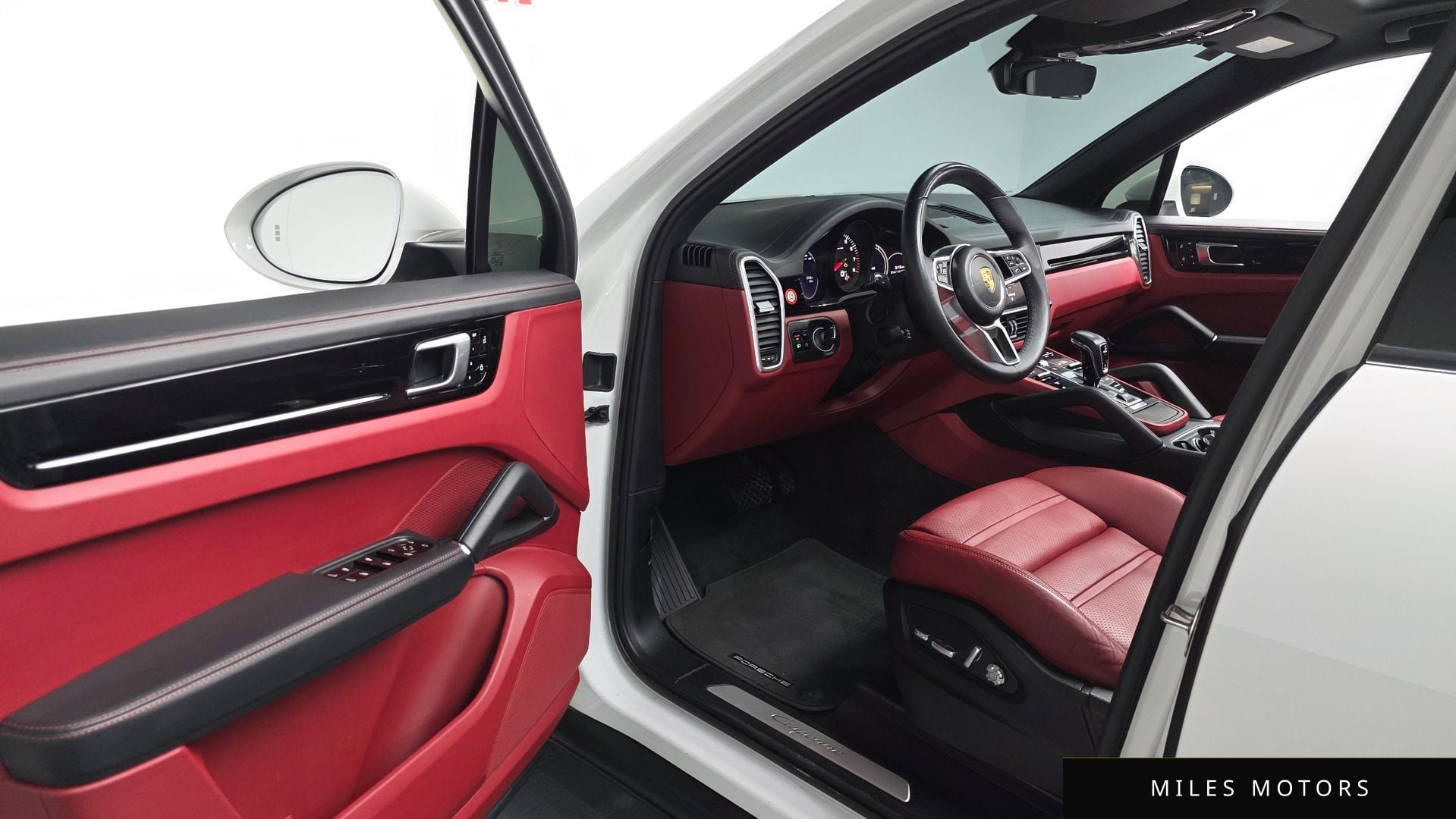 Porsche Cayenne 2021 — миниатюра 11