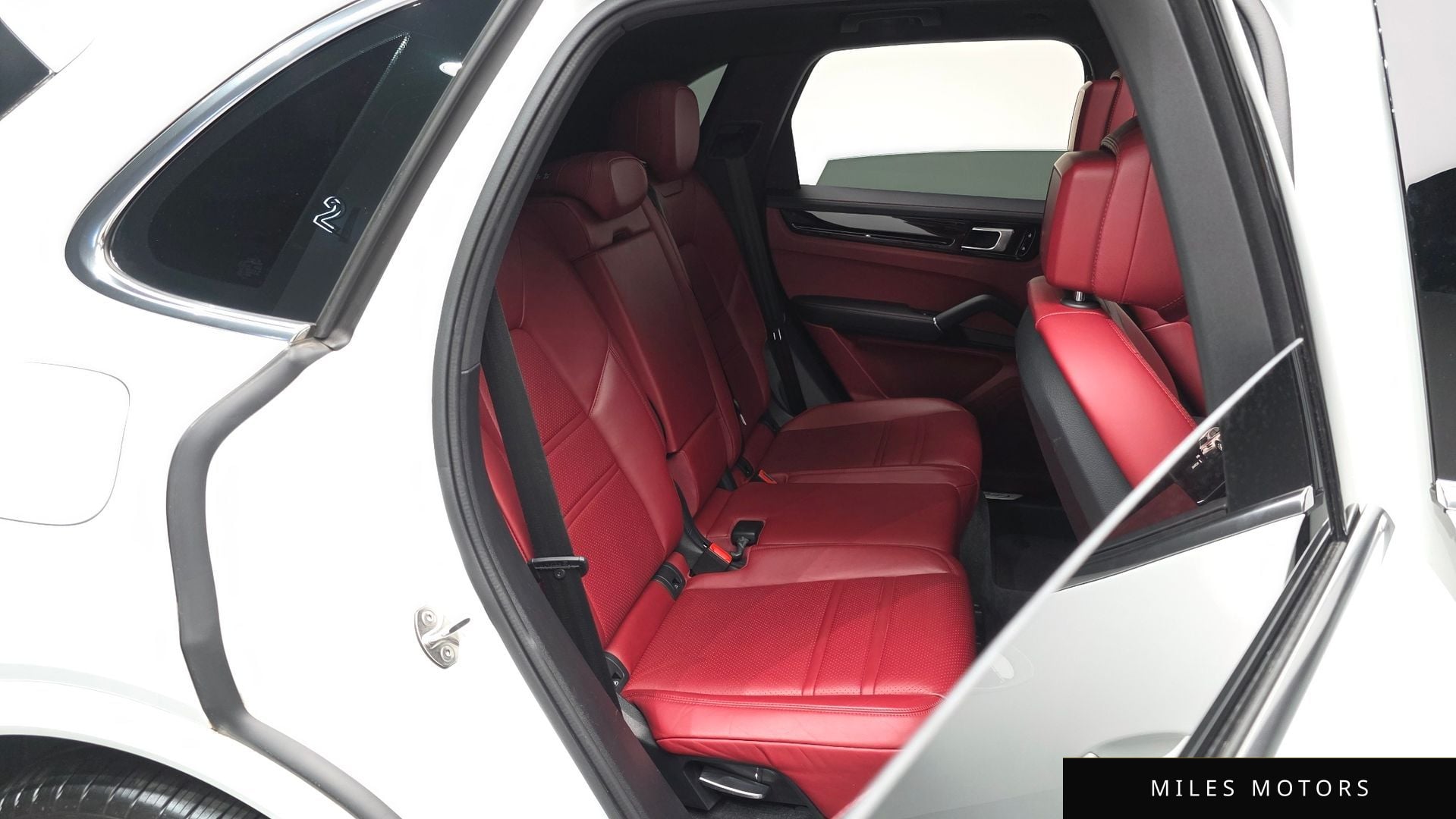 Porsche Cayenne 2021 — миниатюра 12