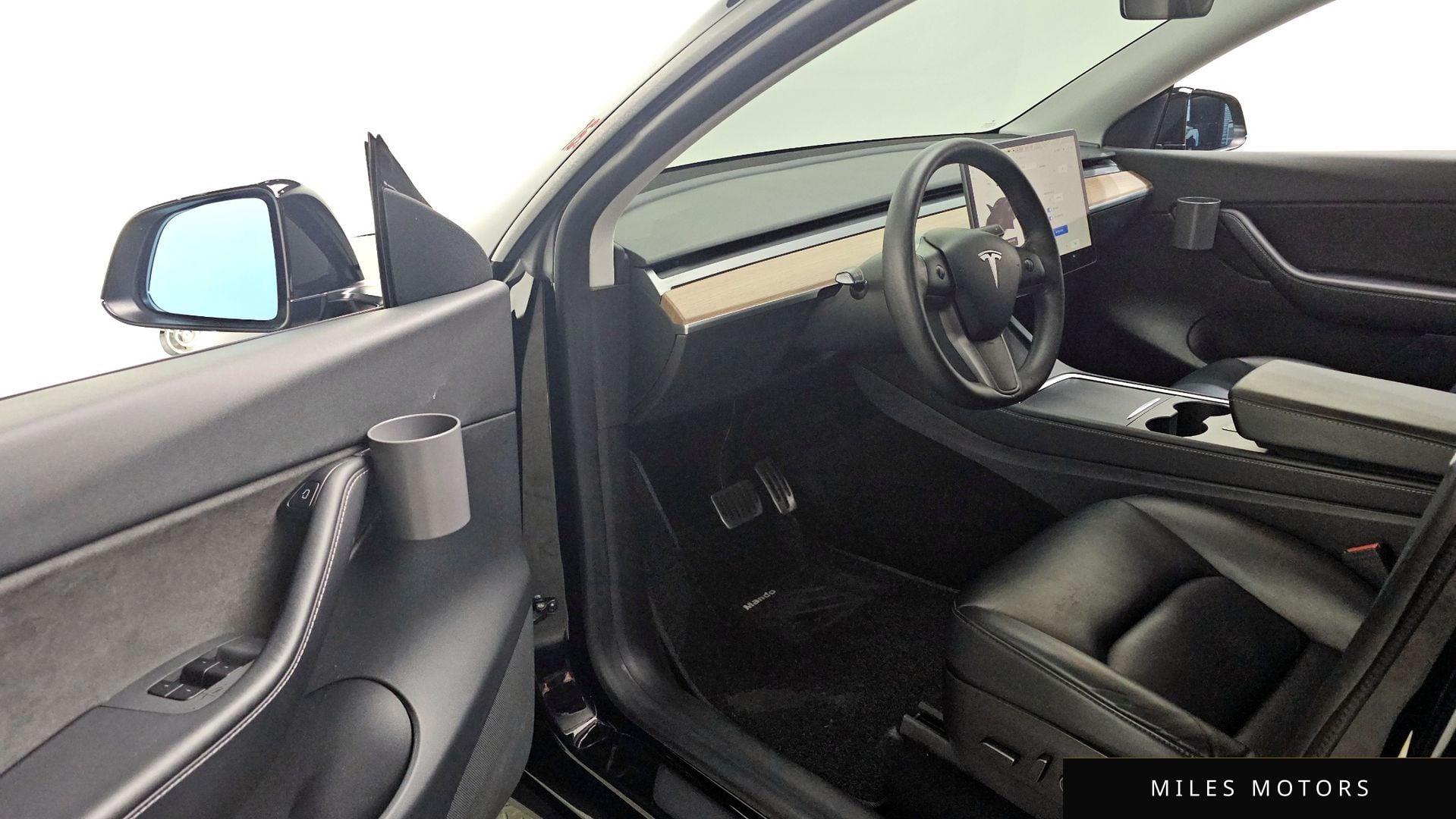 Tesla Model Y 2021 — миниатюра 10
