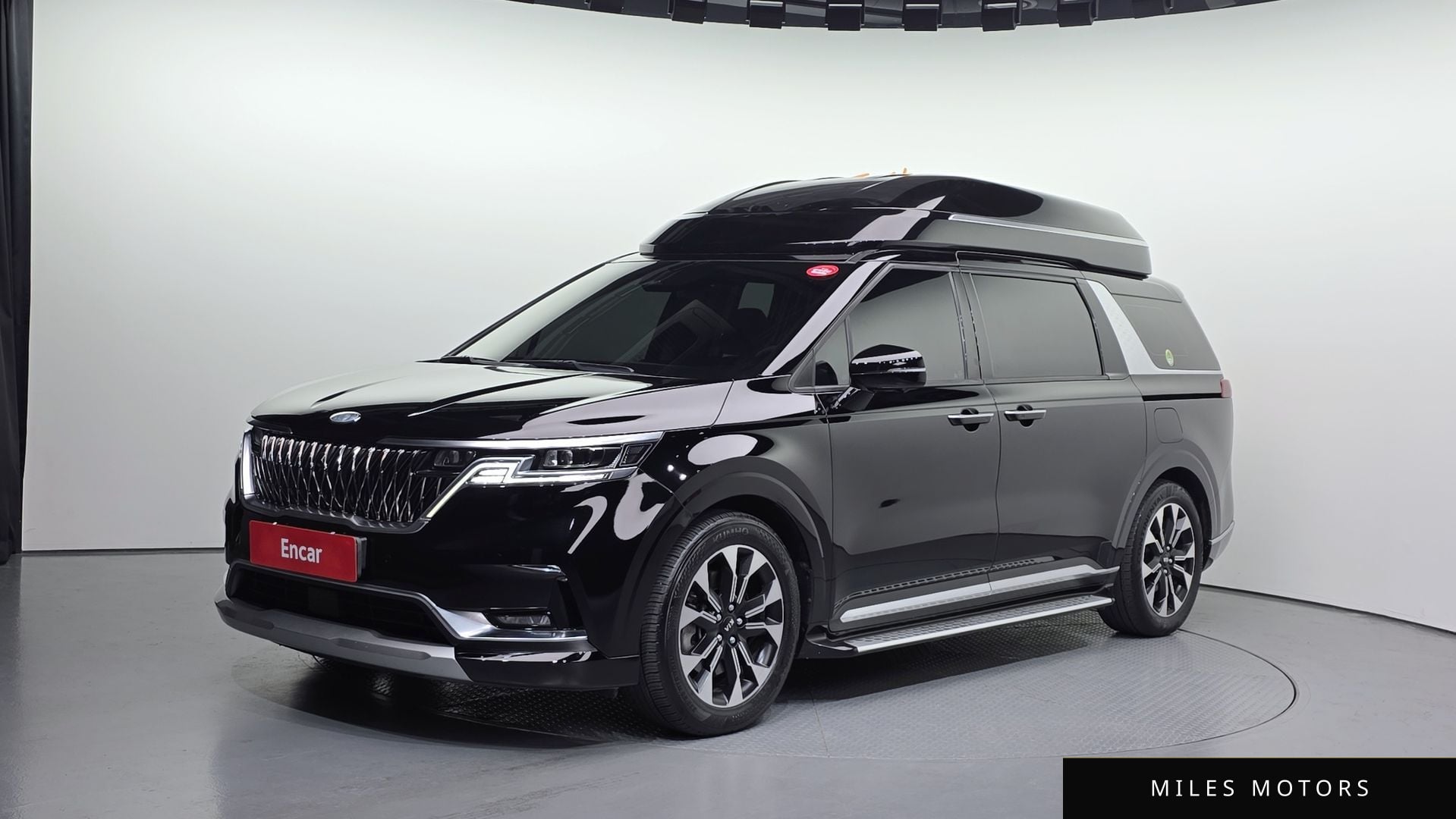 Kia Carnival 2021 — фото 1 из 12