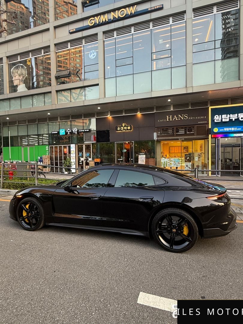 Porsche Taycan 2021 — миниатюра 2