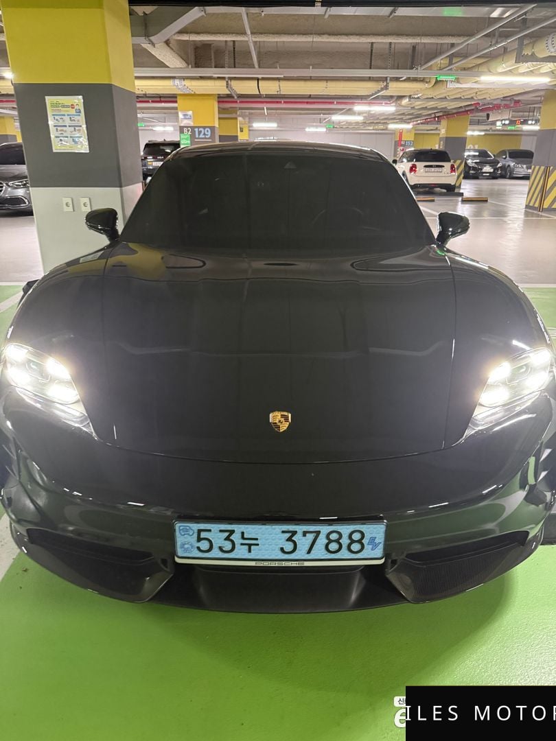 Porsche Taycan 2021 — миниатюра 3