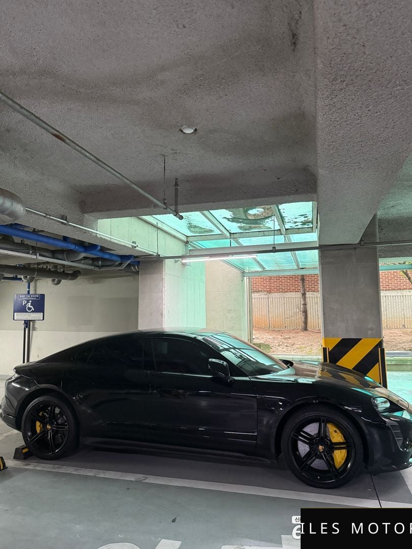 Porsche Taycan 2021 — миниатюра 5