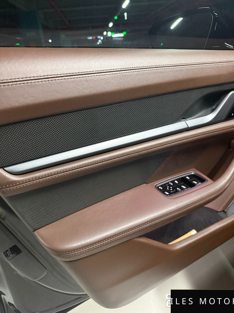Porsche Taycan 2021 — миниатюра 8