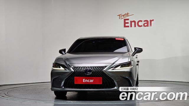 Лексус ES300h 2021 — миниатюра 2