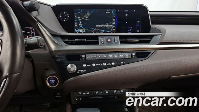 Лексус ES300h 2021 — миниатюра 15