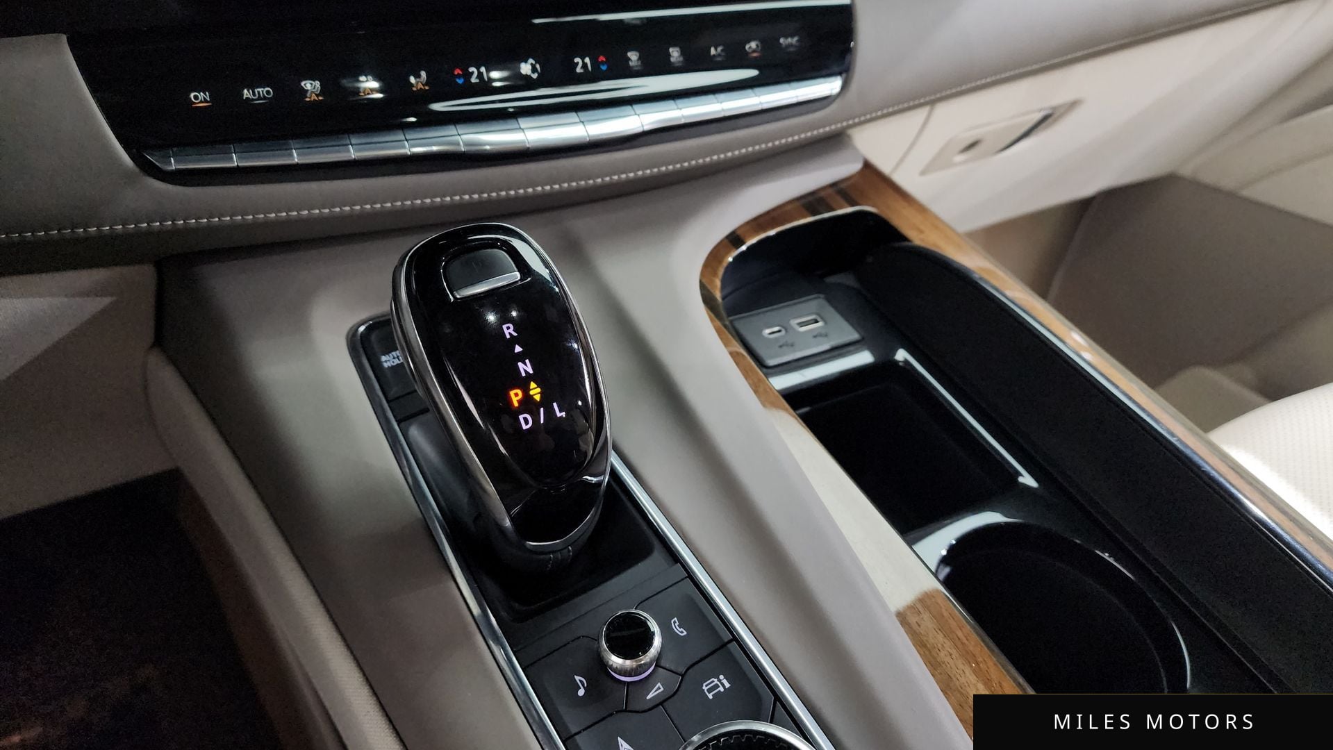 Cadillac 에스컬레이드 2022 — миниатюра 9