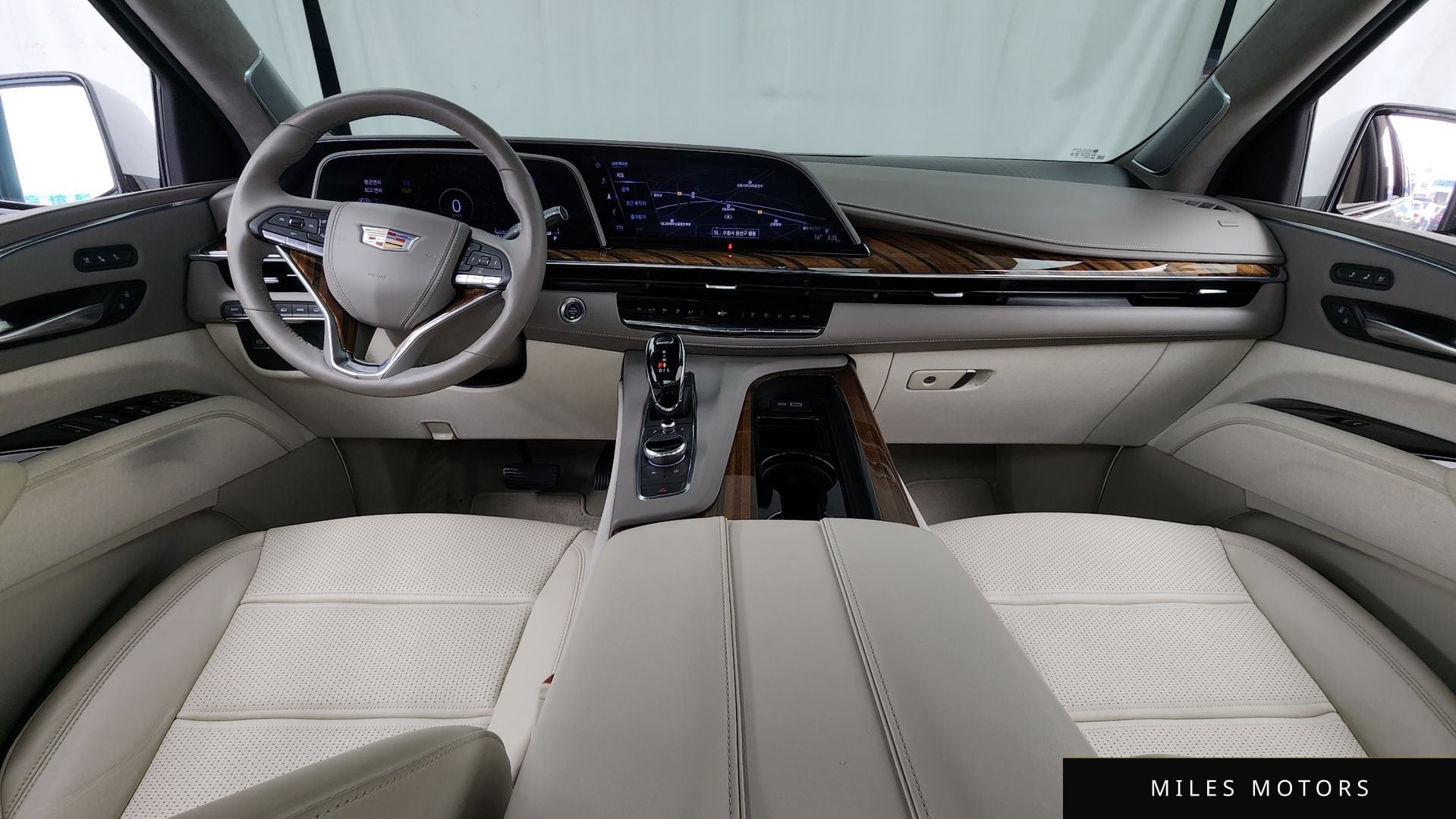 Cadillac Escalade 2023 — миниатюра 6