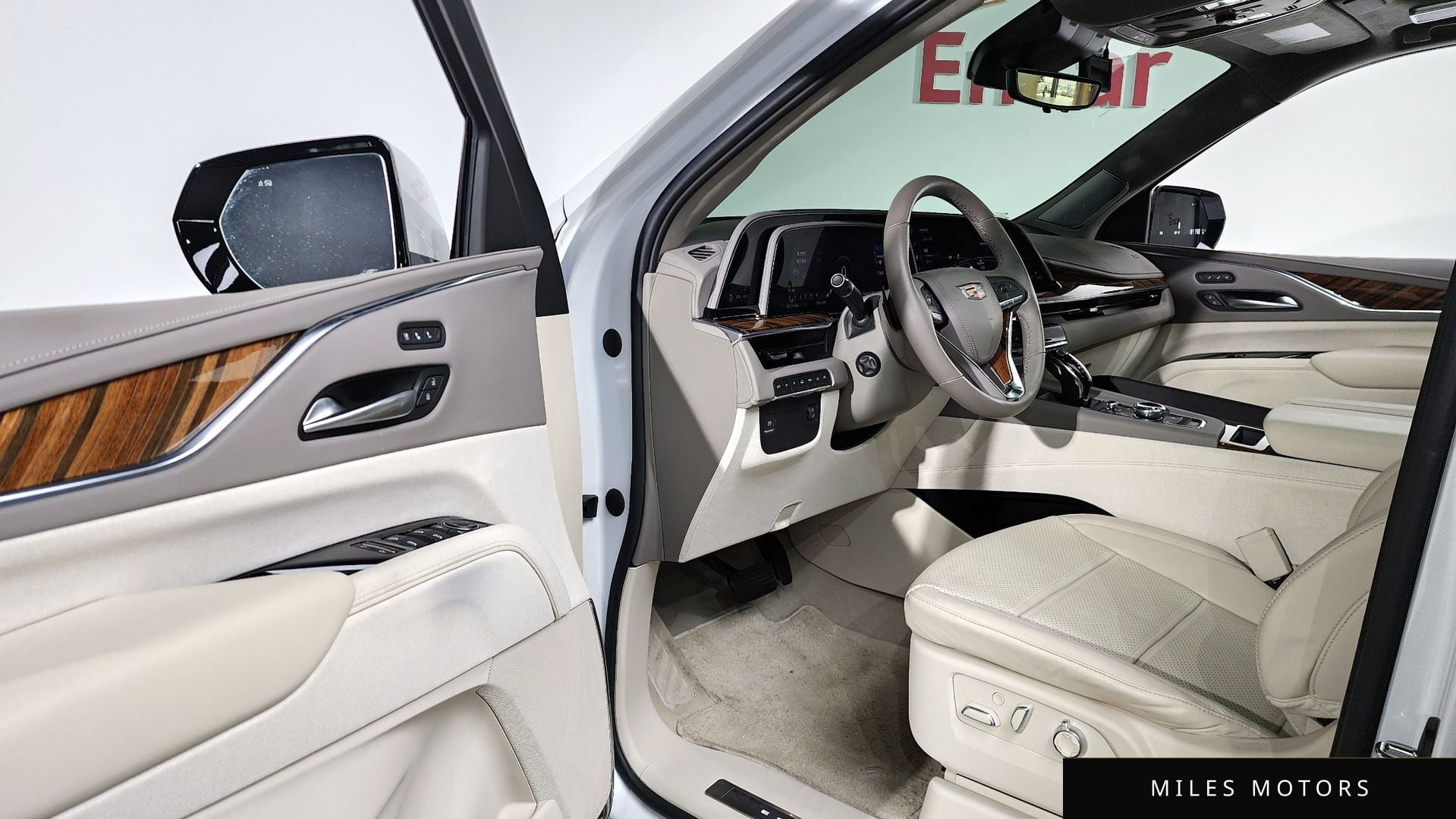 Cadillac Escalade 2023 — миниатюра 9