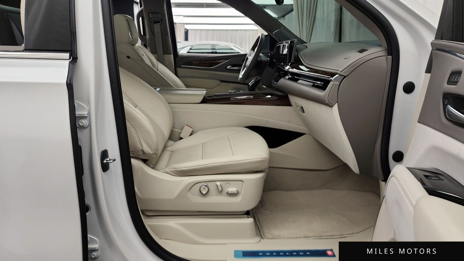 Cadillac Escalade 2023 — миниатюра 11