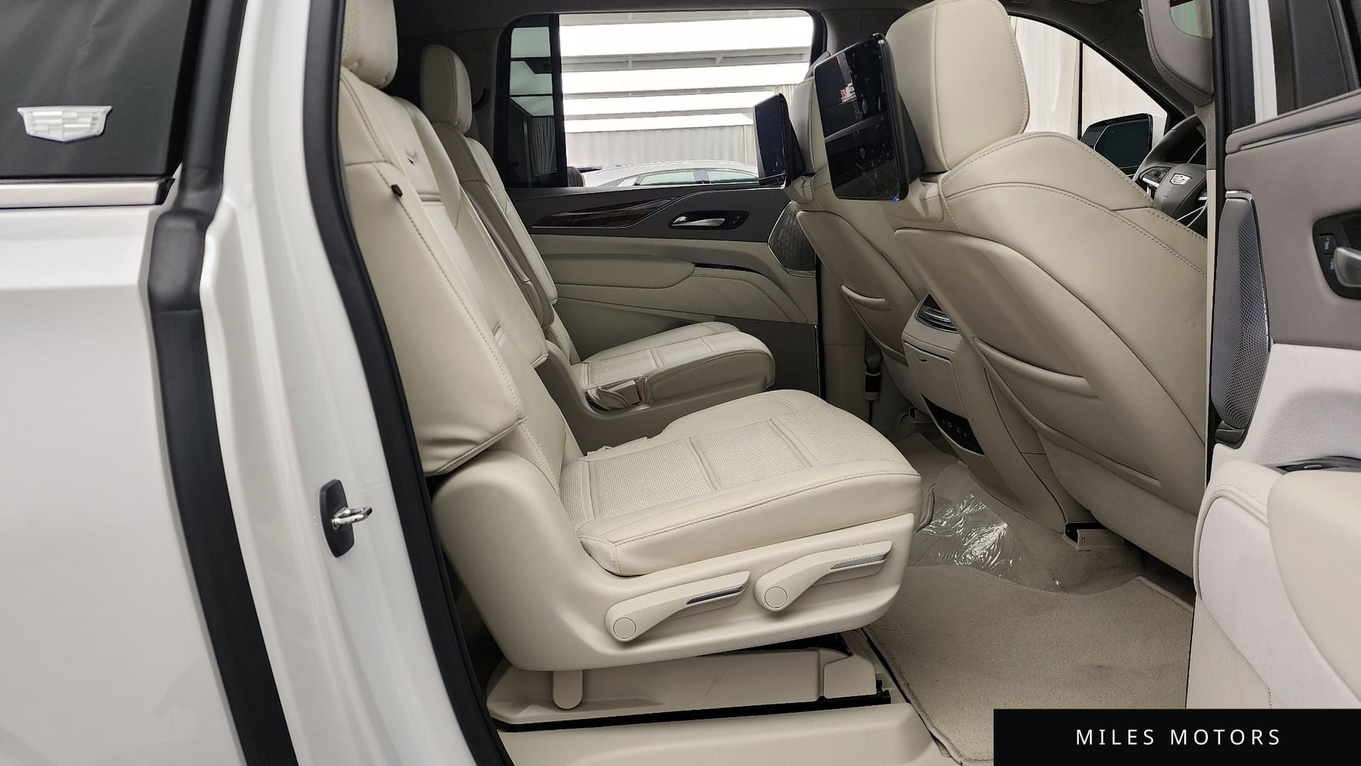 Cadillac Escalade 2023 — миниатюра 12