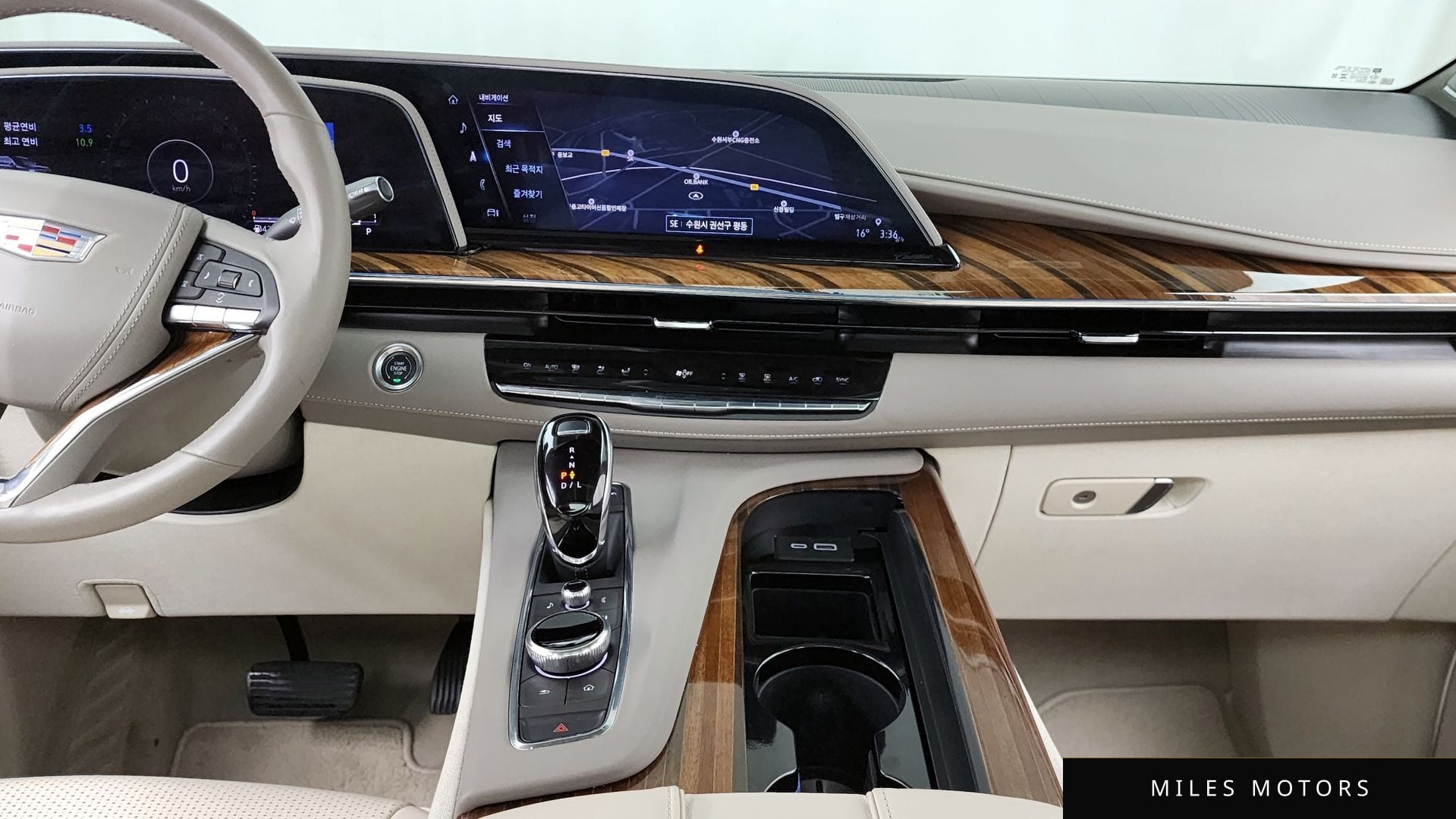 Cadillac Escalade 2023 — миниатюра 14