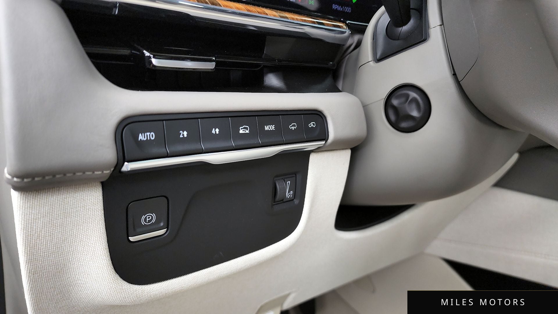Cadillac Escalade 2023 — миниатюра 16