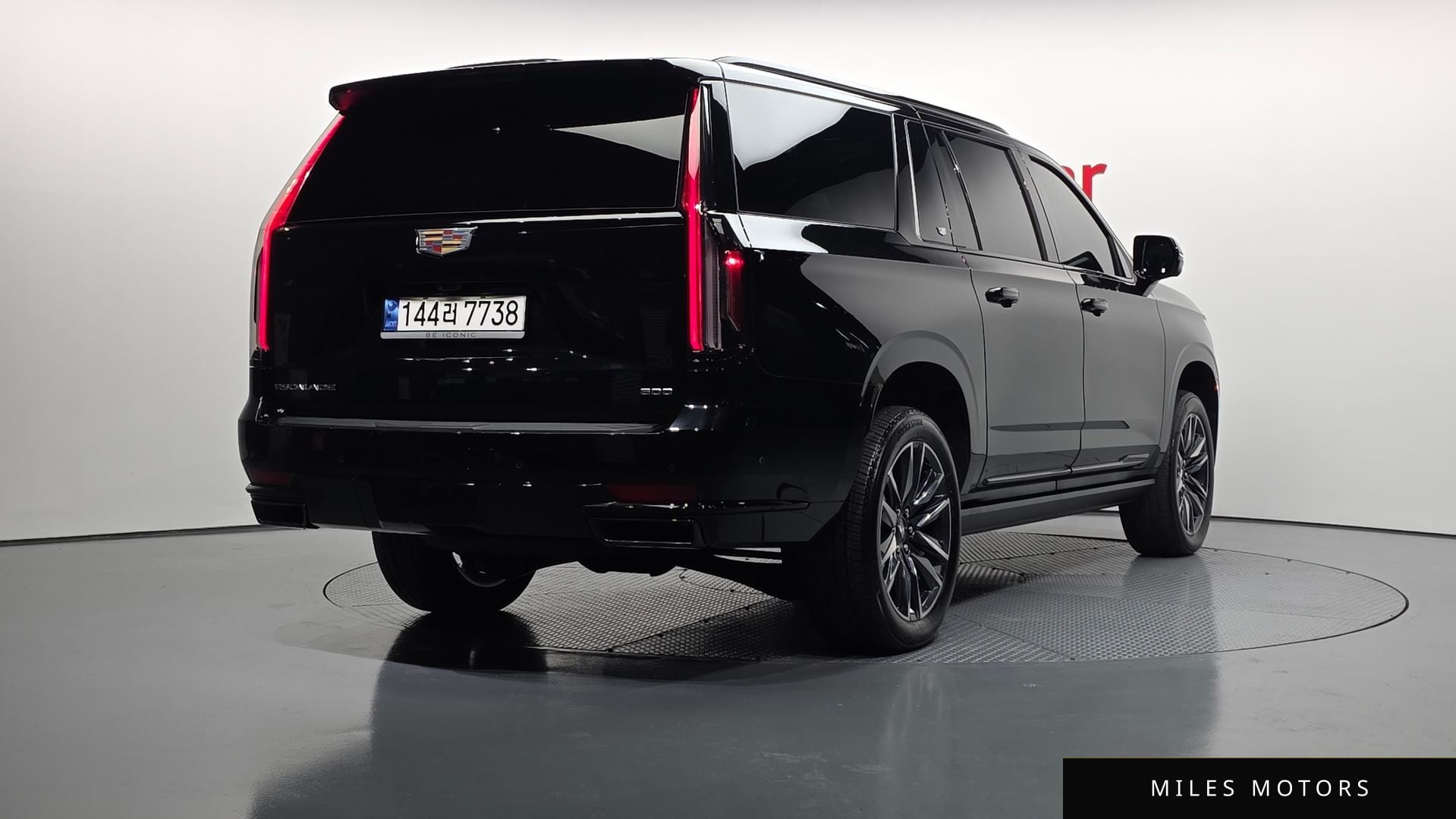 Cadillac Escalade 2023 — миниатюра 2