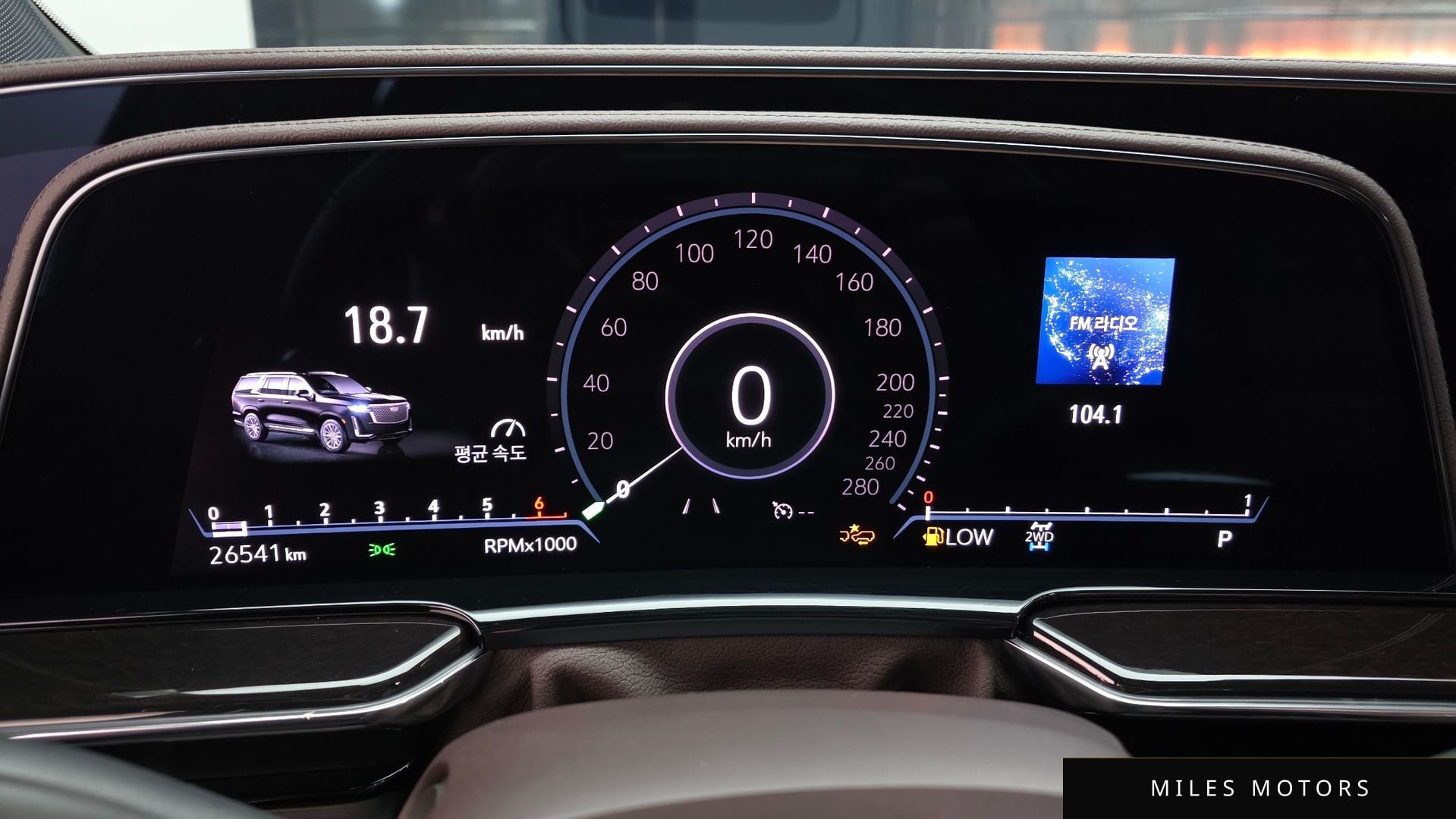 Cadillac Escalade 2023 — миниатюра 8