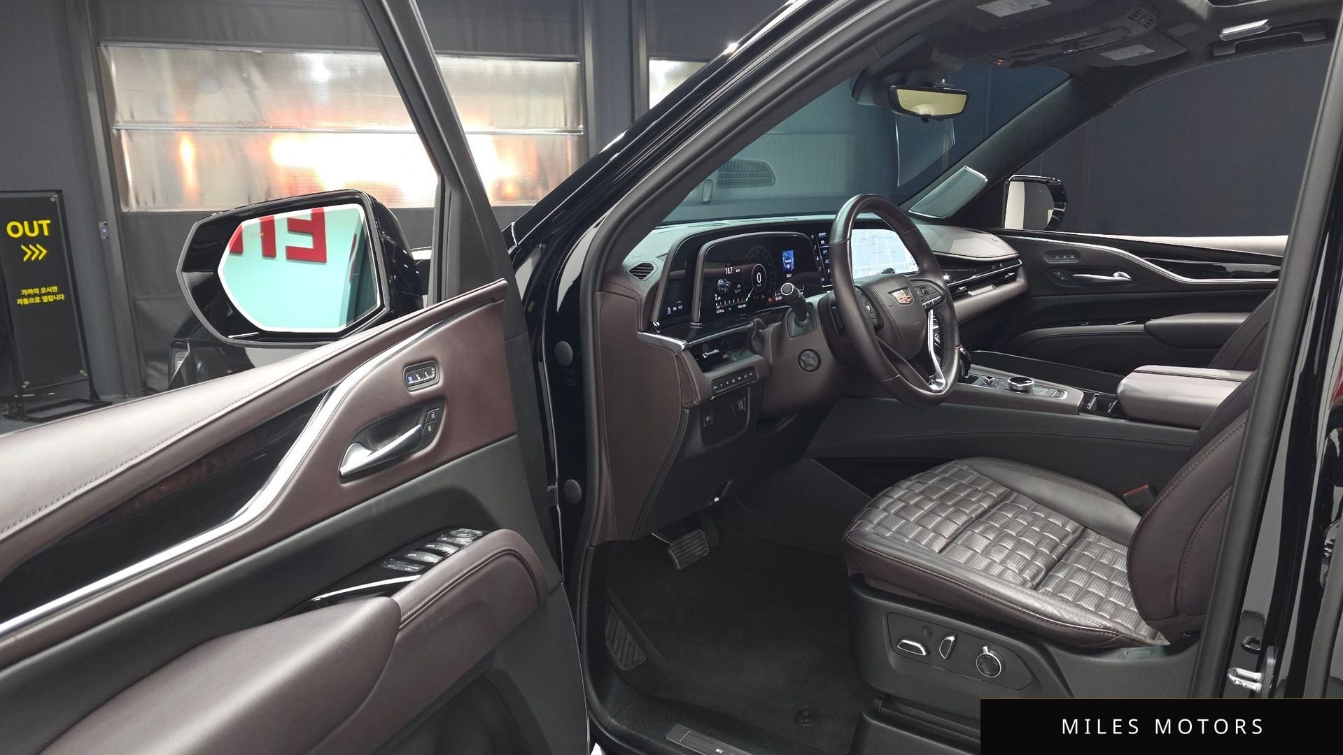 Cadillac Escalade 2023 — миниатюра 10