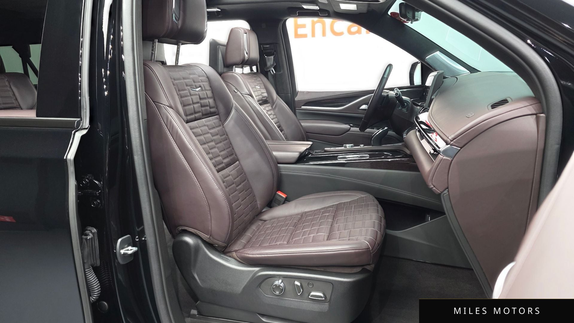 Cadillac Escalade 2023 — миниатюра 11