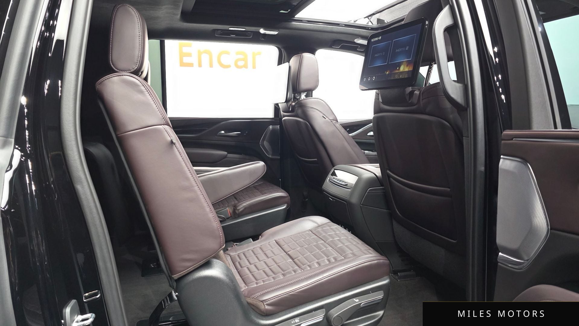 Cadillac Escalade 2023 — миниатюра 12