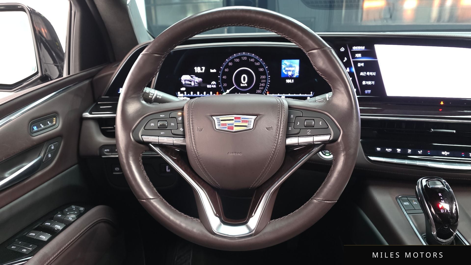Cadillac Escalade 2023 — миниатюра 13