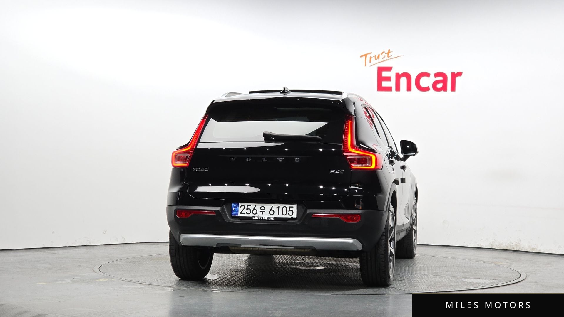 Volvo XC40 2023 — миниатюра 4