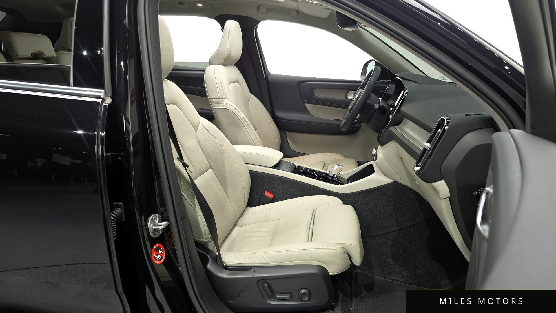 Volvo XC40 2023 — миниатюра 10