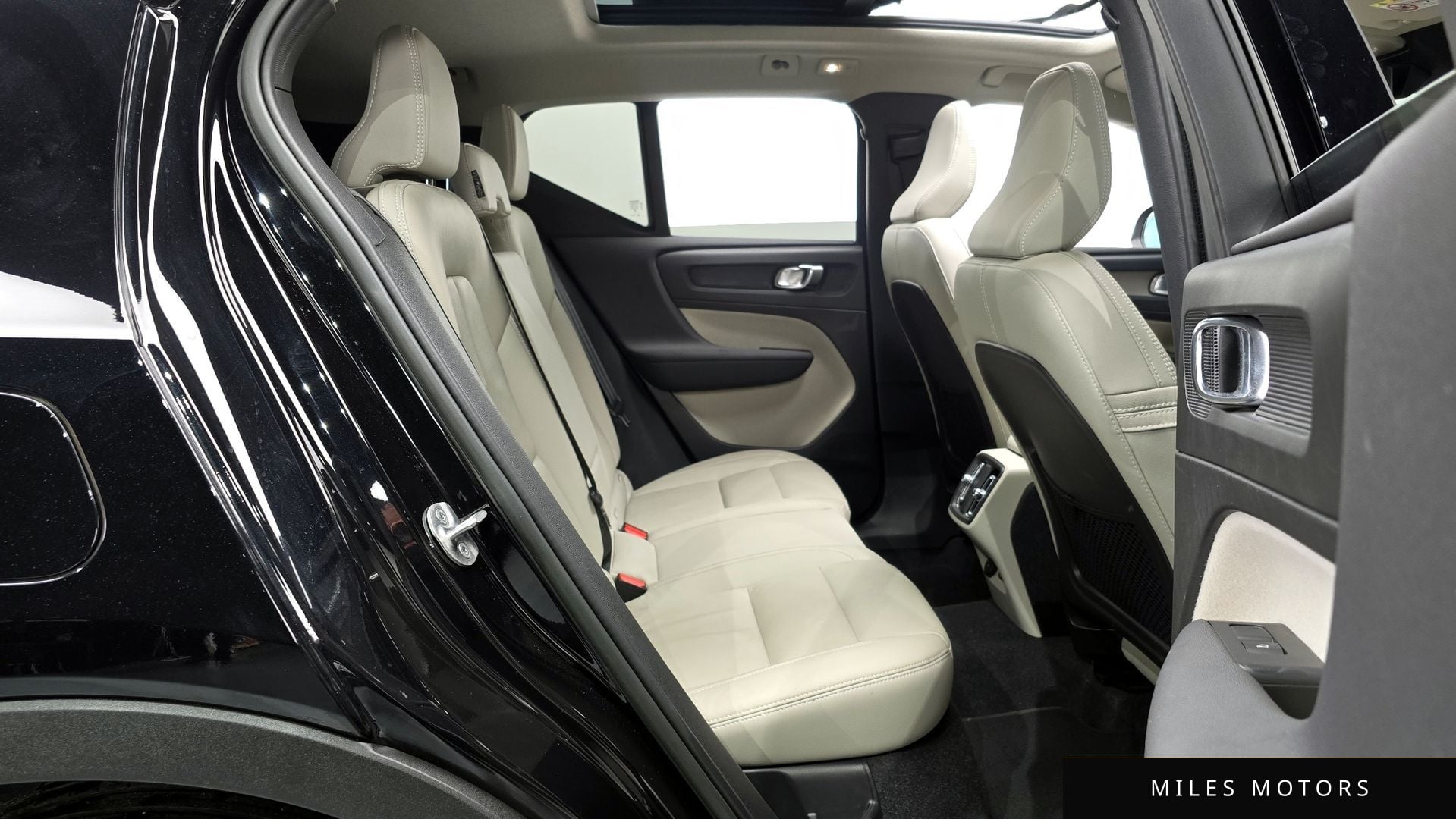 Volvo XC40 2023 — миниатюра 12
