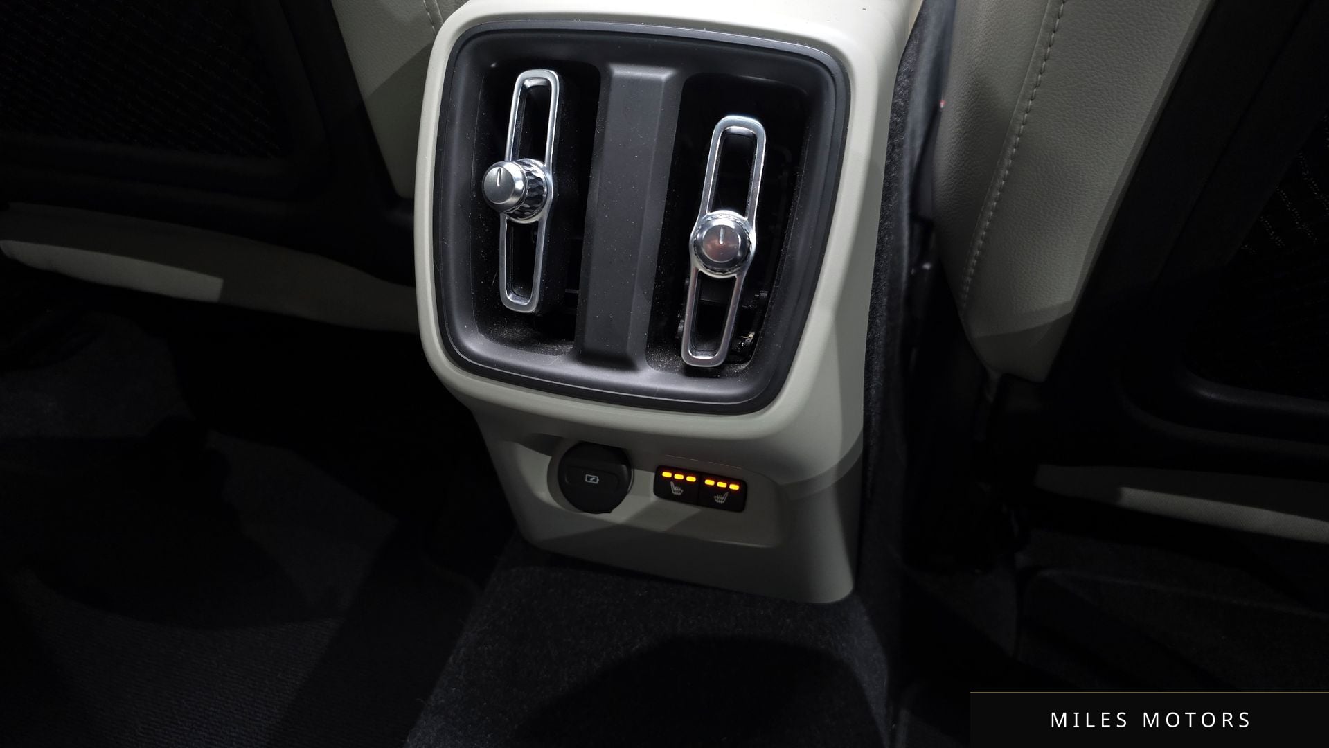 Volvo XC40 2023 — миниатюра 18