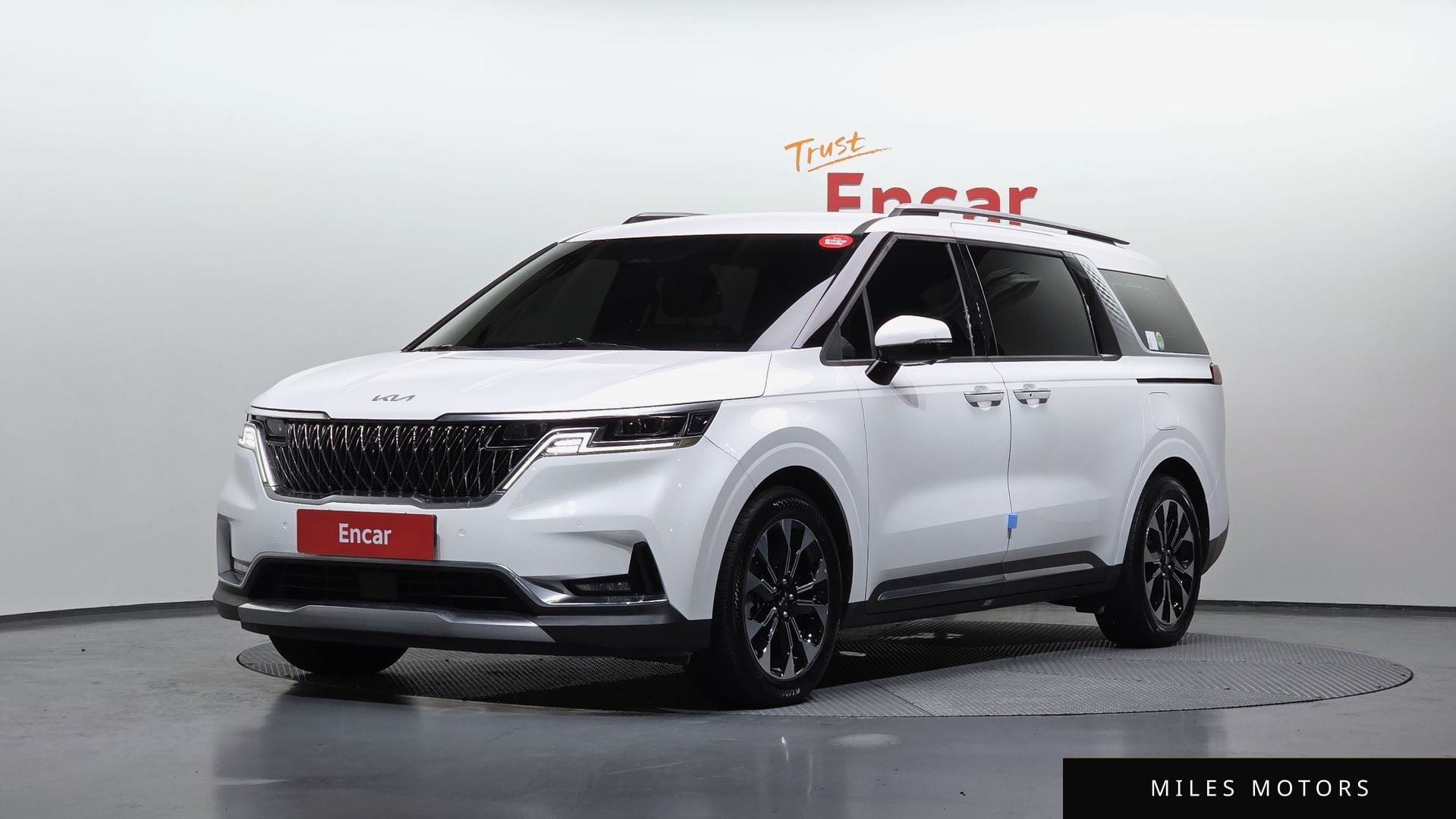 Kia Carnival 2021 — фото 1 из 12