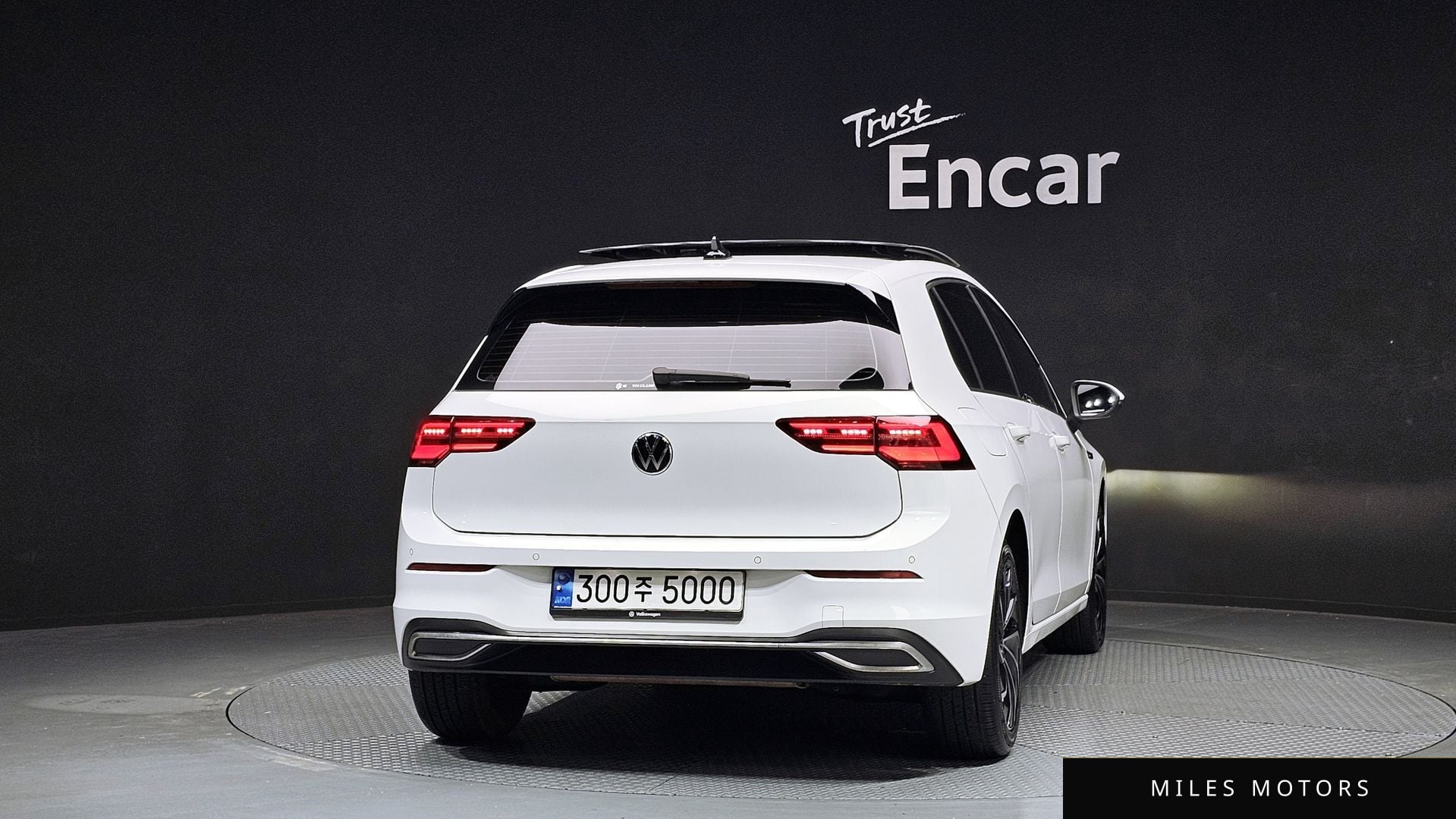 Volkswagen 골프 2023 — миниатюра 4