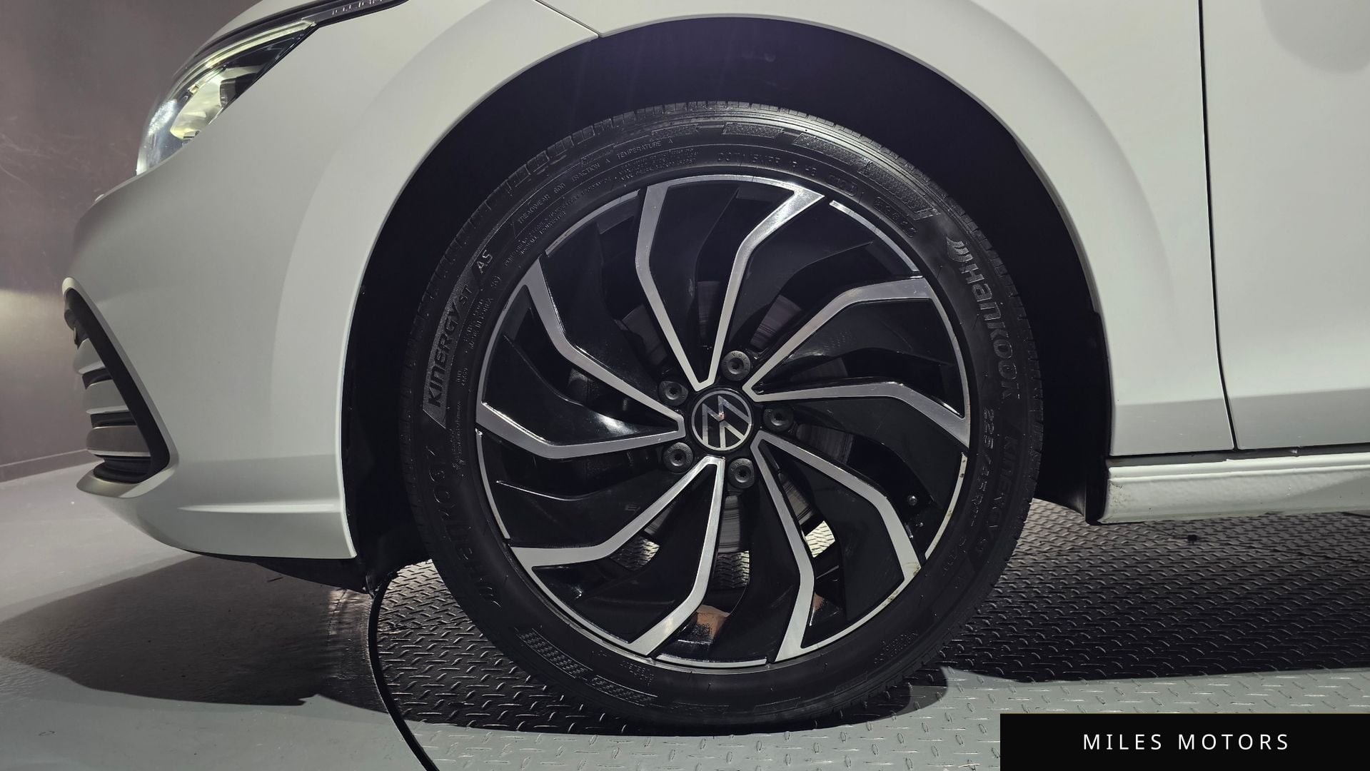 Volkswagen 골프 2023 — миниатюра 5