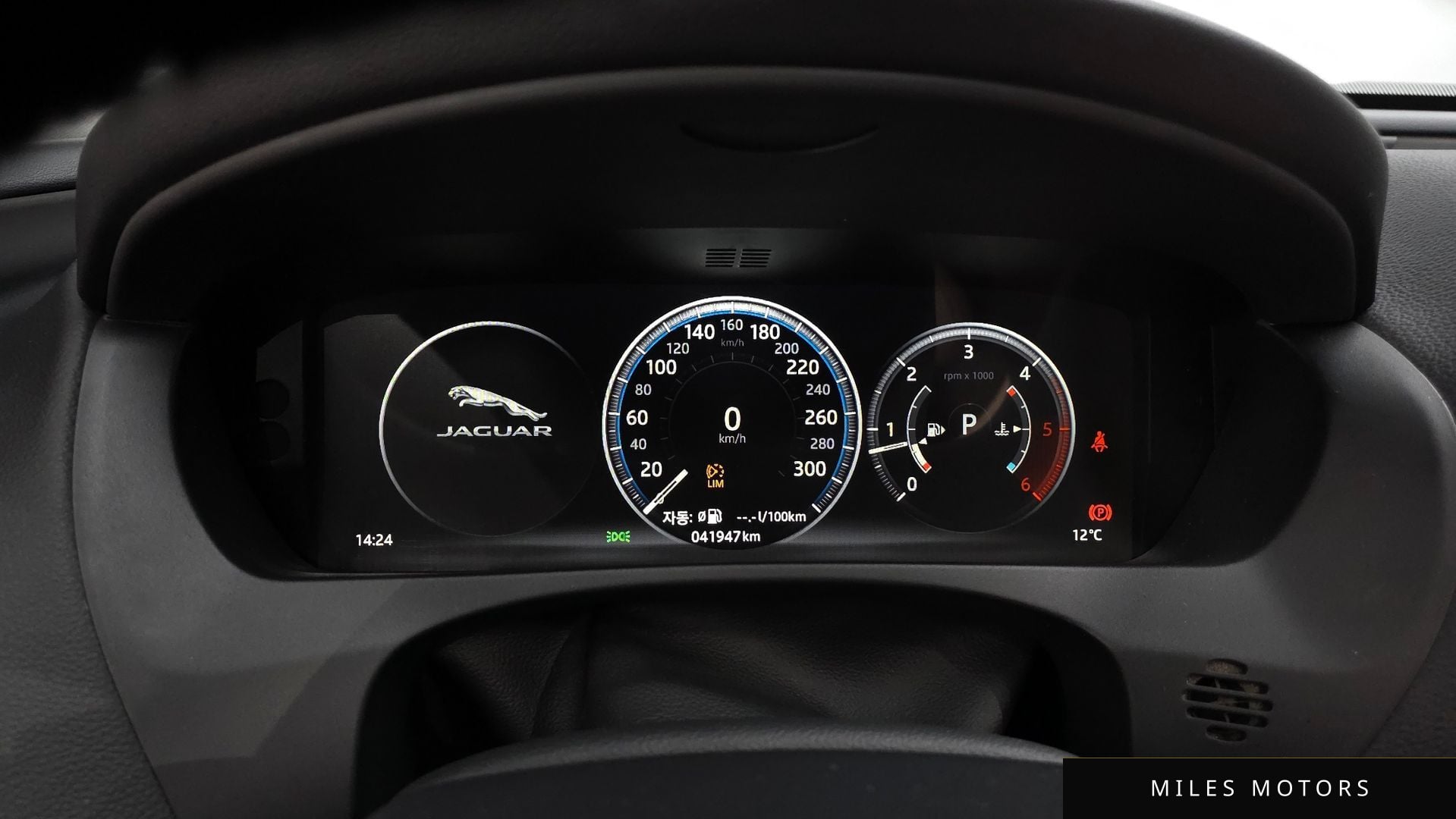 Jaguar XE 2018 — миниатюра 8