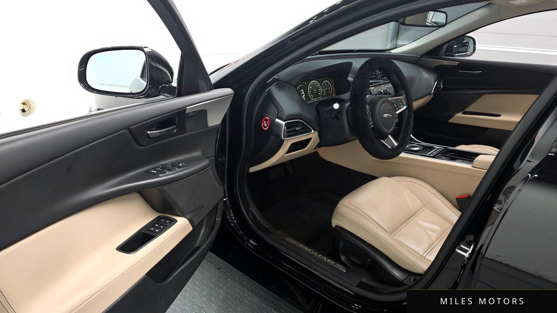 Jaguar XE 2018 — миниатюра 10