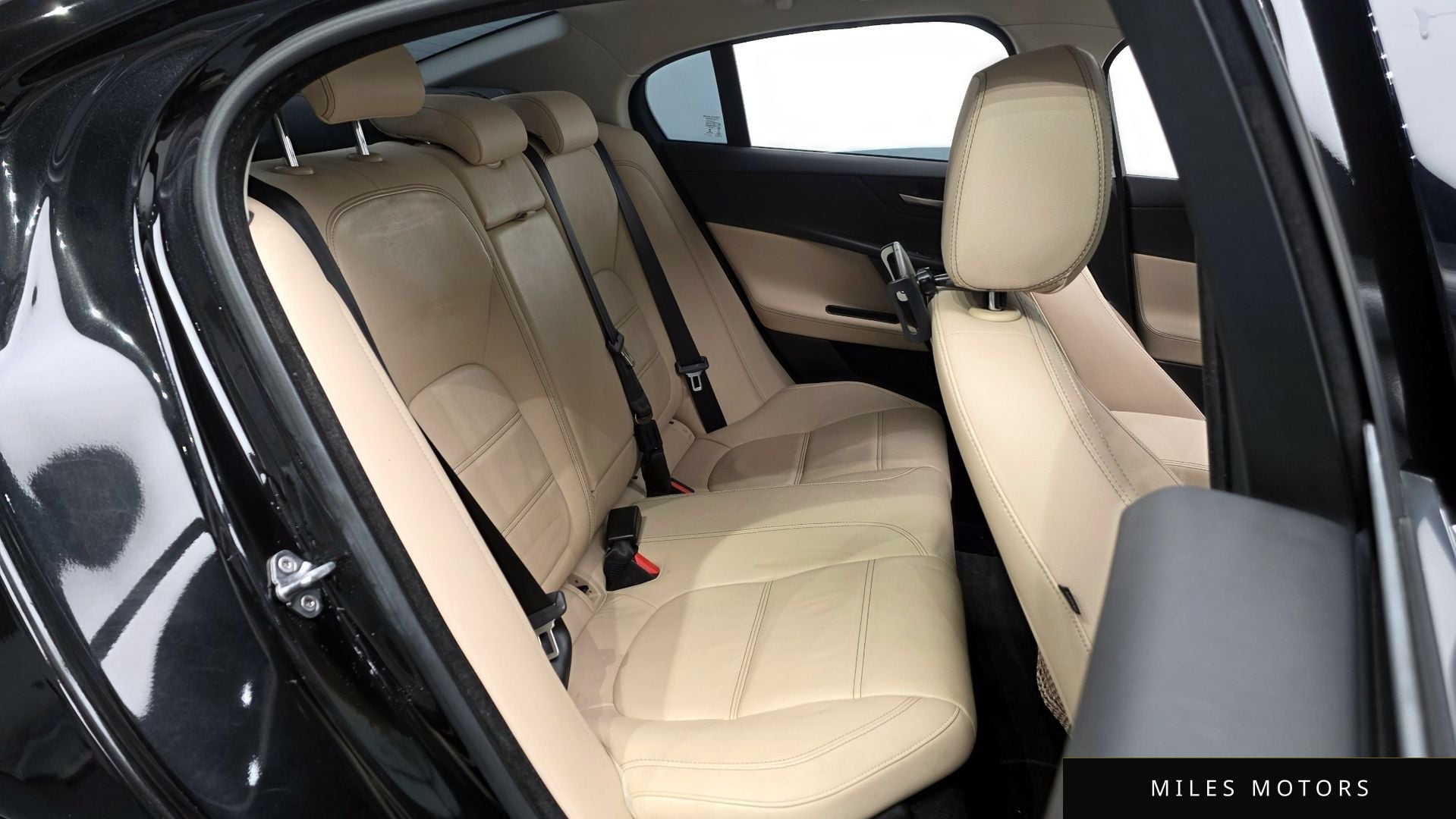 Jaguar XE 2018 — миниатюра 12