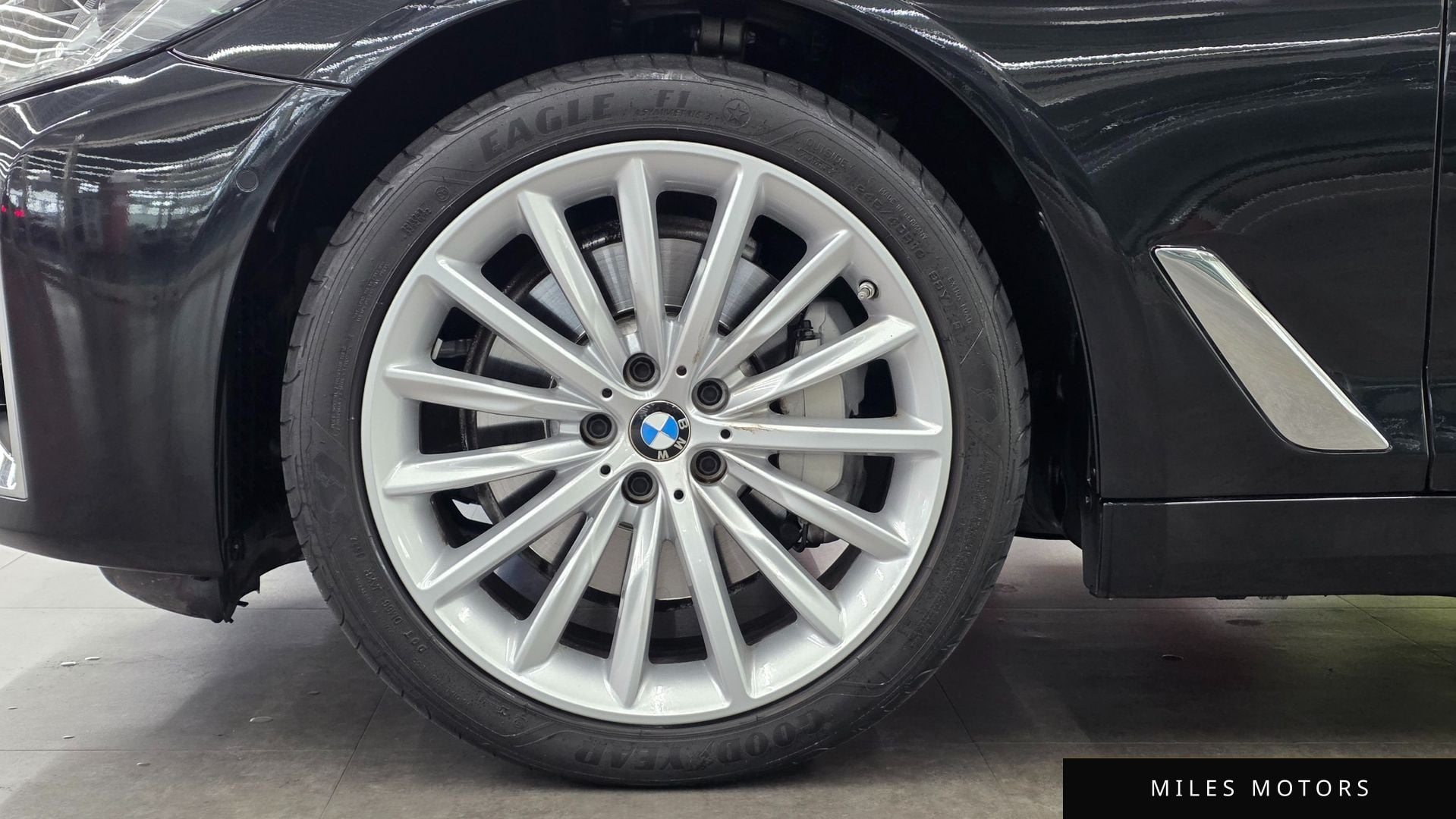 BMW 5 Series (G30) 2023 — миниатюра 5