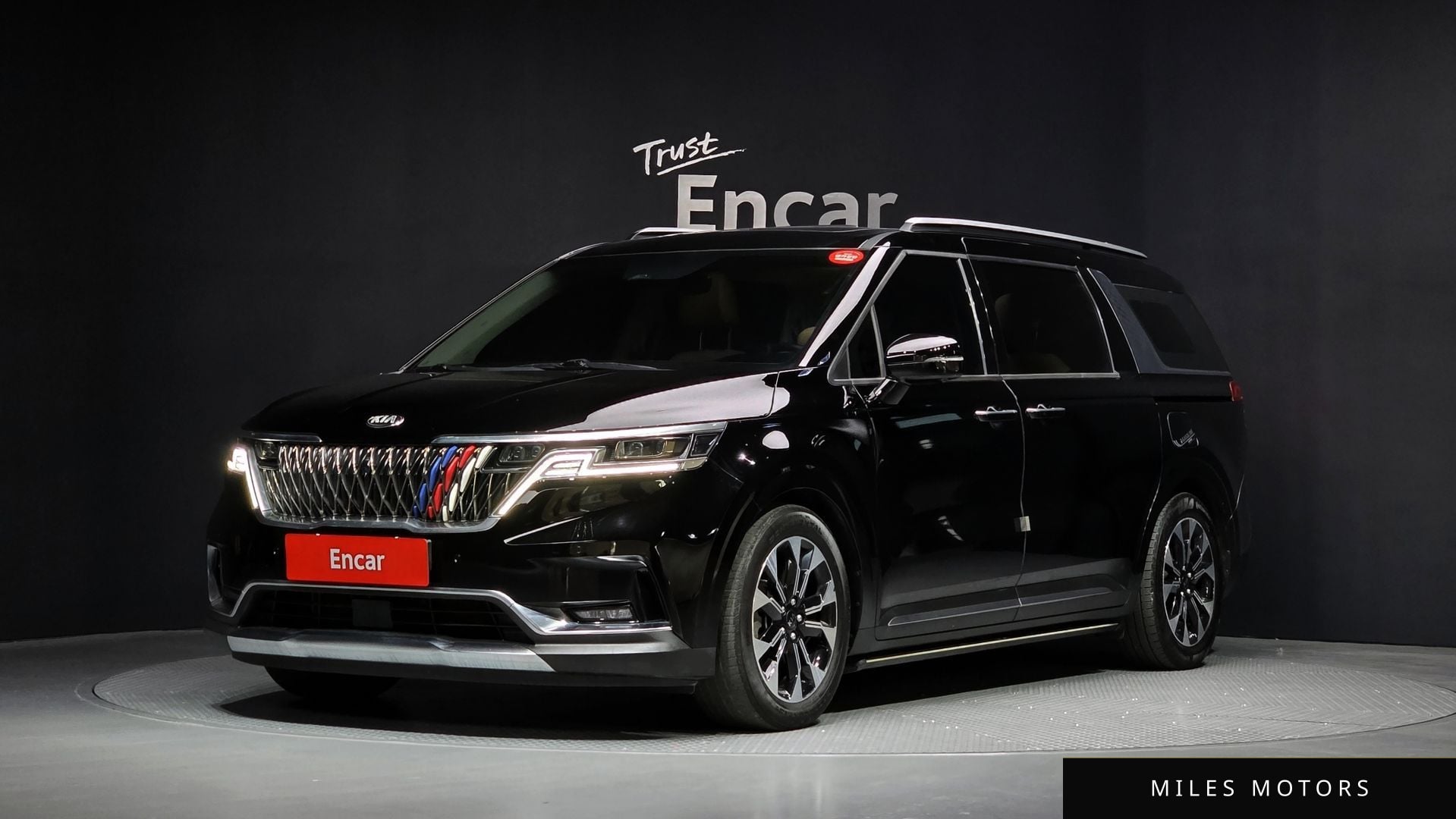 Kia Carnival 2021 — фото 1 из 12
