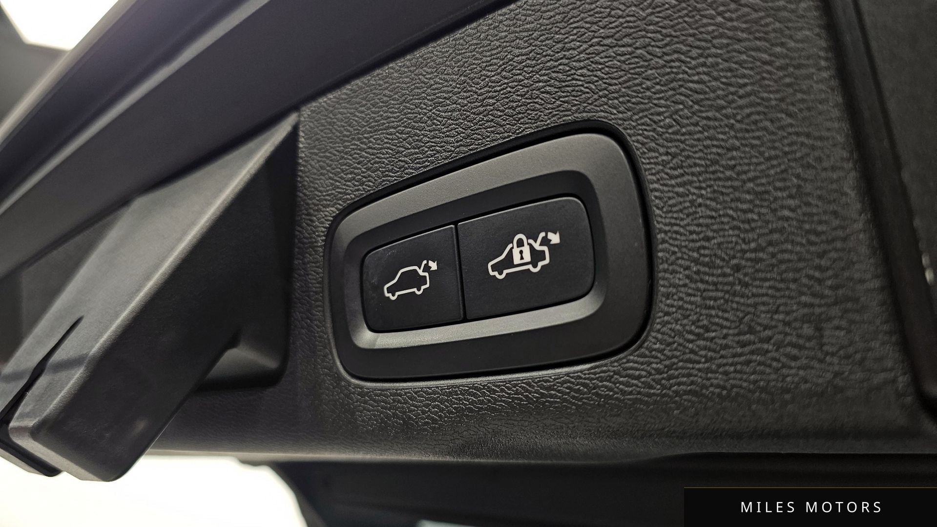 Volvo XC60 2018 — миниатюра 18